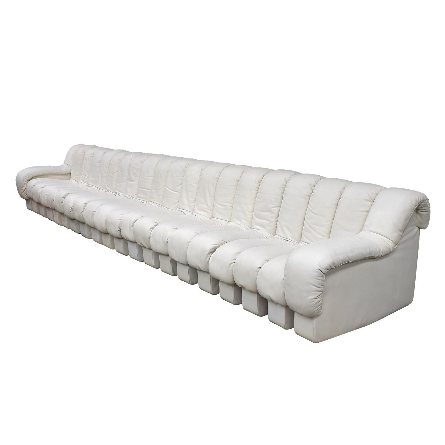 Late 20th Century 20-Piece De Sede DS600 'Snake' Non-Stop Sectional Sofa in Crème White Leather