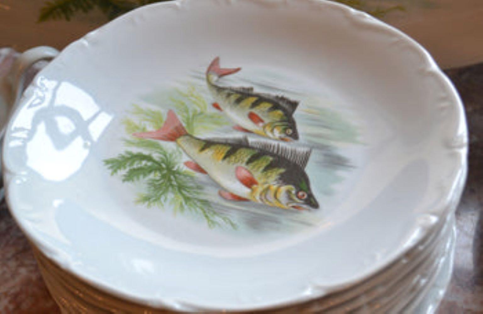 Mid-Century Modern 20 Piece Porcelain Fish Set For Sale