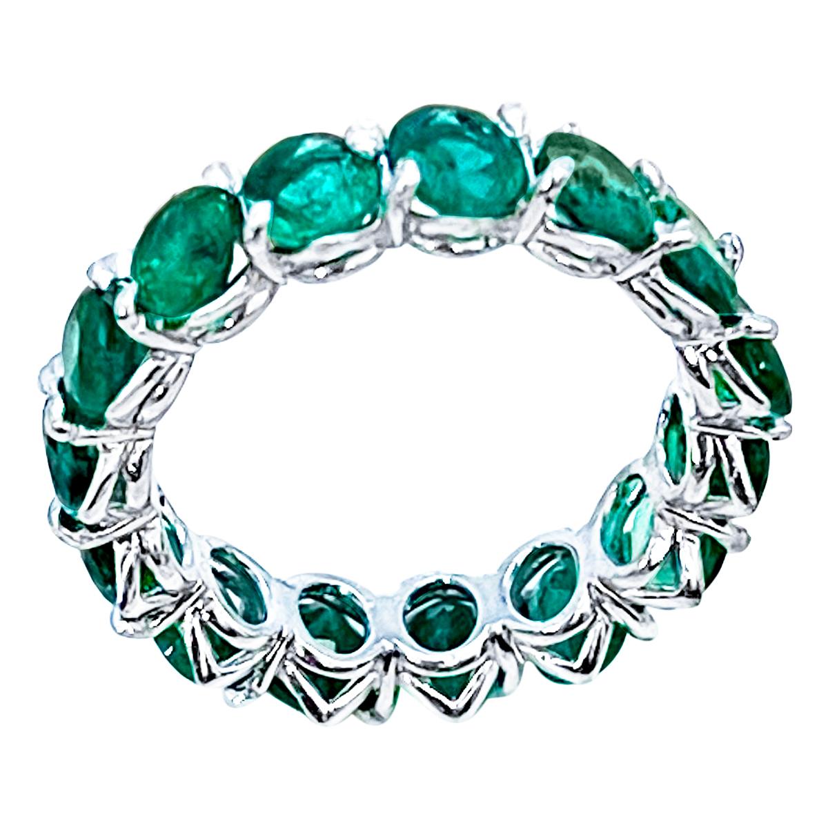 20 Pointer Each 4 Carat Emerald Anniversary Eternity Band / Ring Platinum For Sale