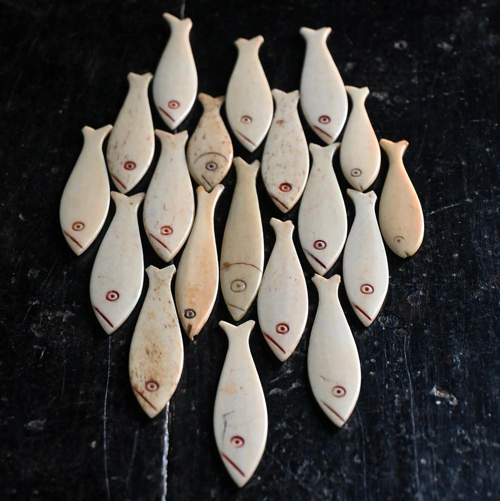 Folk Art 20 Prisoner of War Mutton Bone Fish Gaming Counters