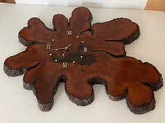 Orologio da parete del XX secolo con grande lastra di sequoia