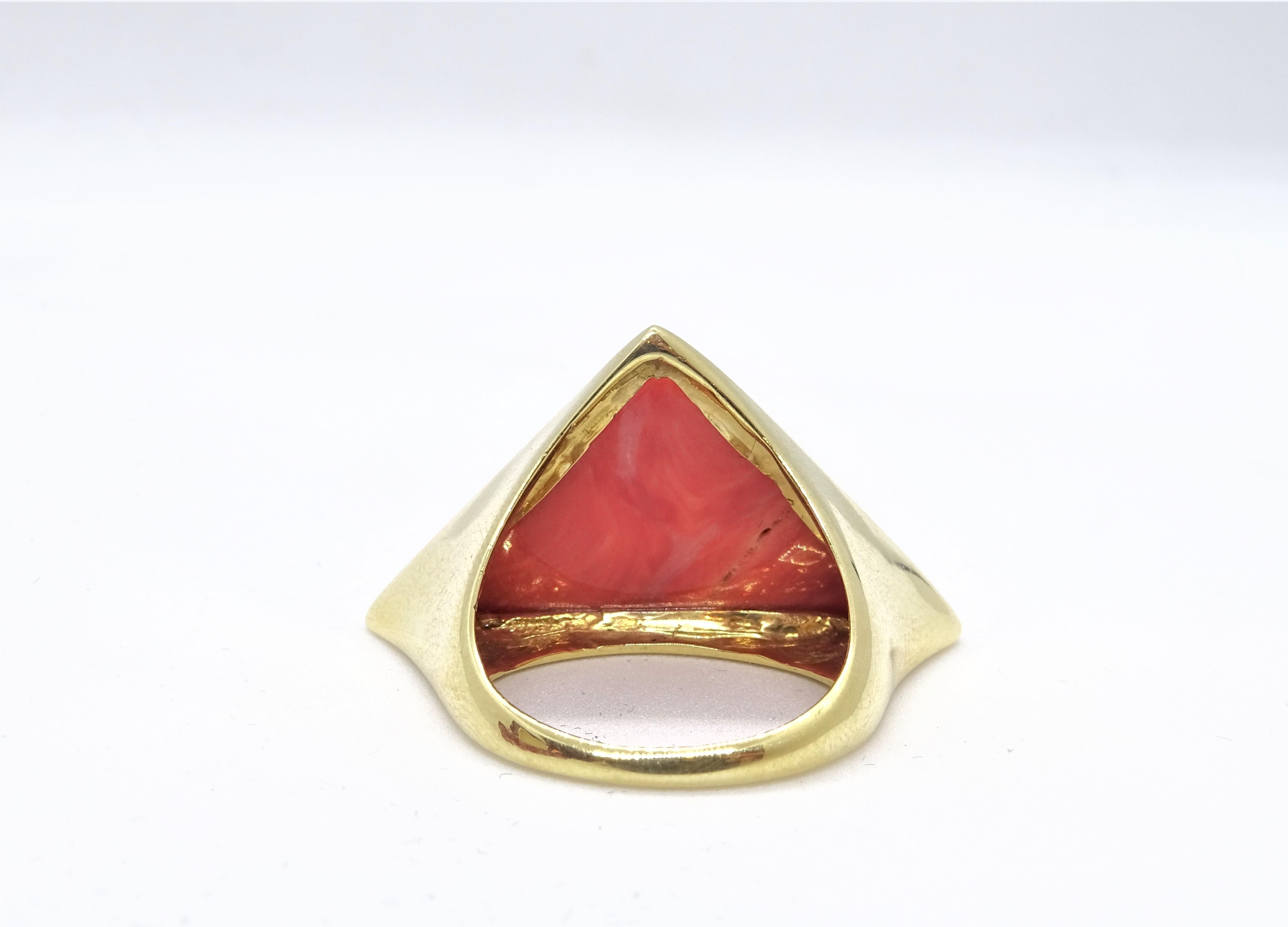 20 th century Coral and 18Kt yellow gold ring , Italian  4
