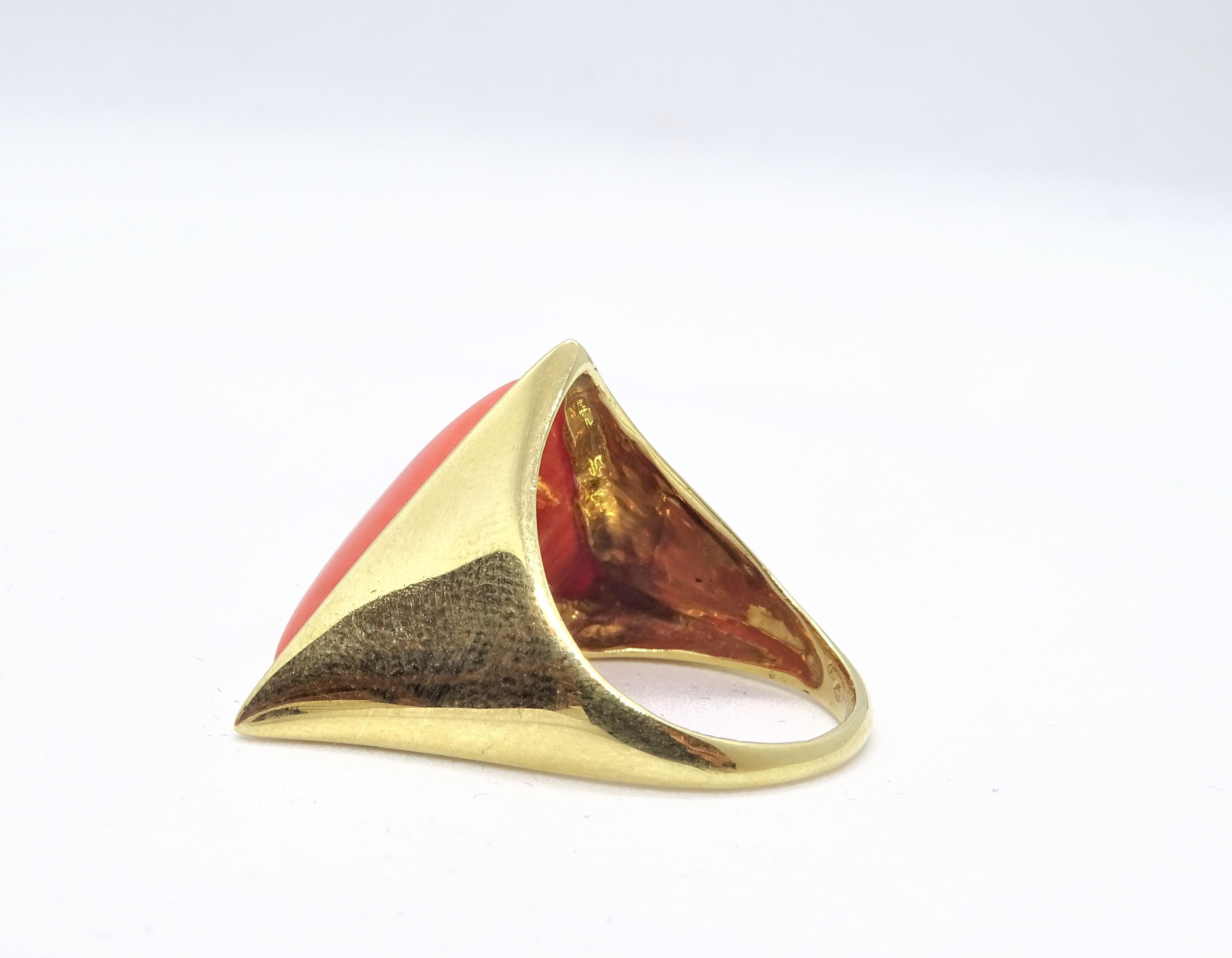 20 th century Coral and 18Kt yellow gold ring , Italian  5