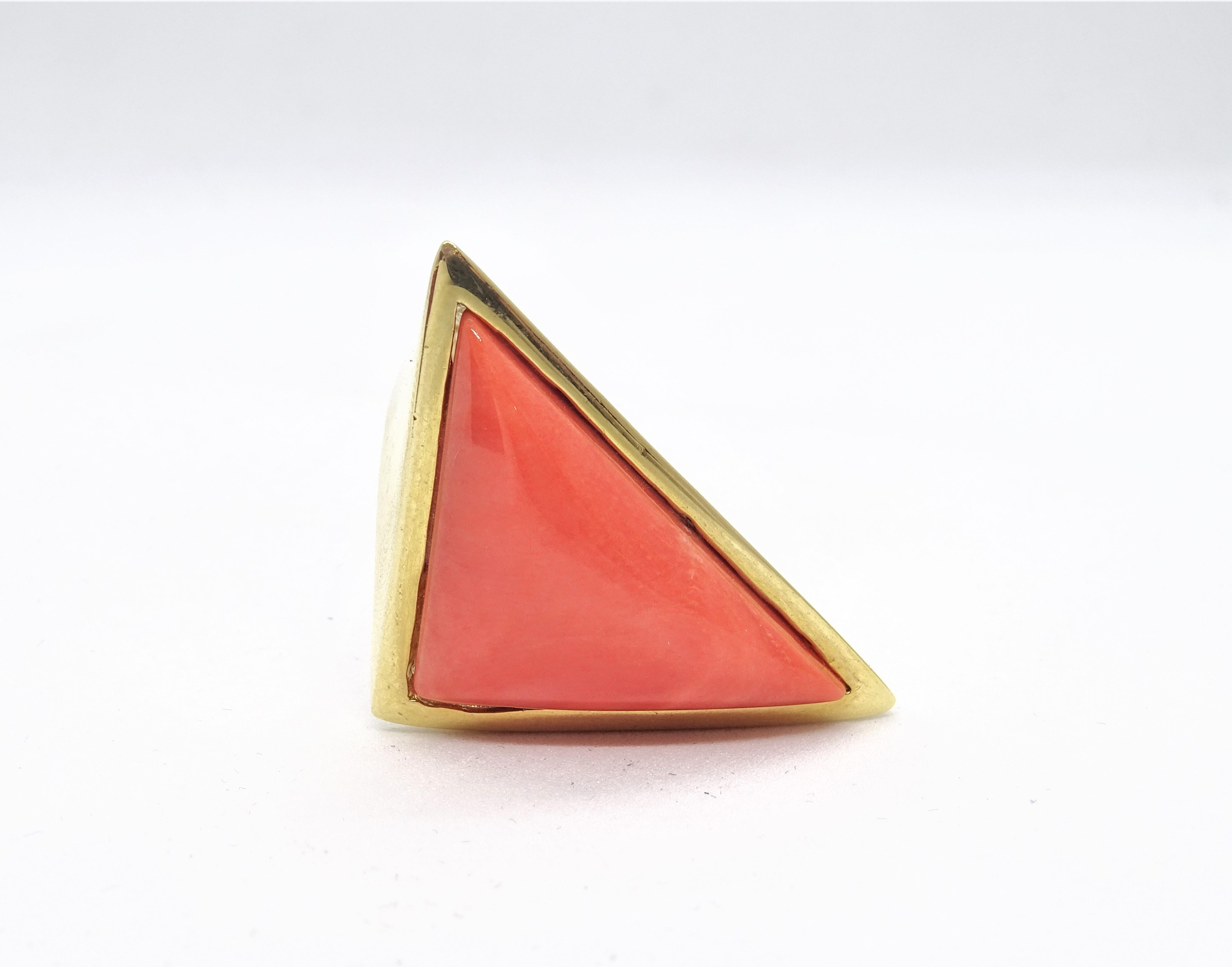 20 th century Coral and 18Kt yellow gold ring , Italian  6