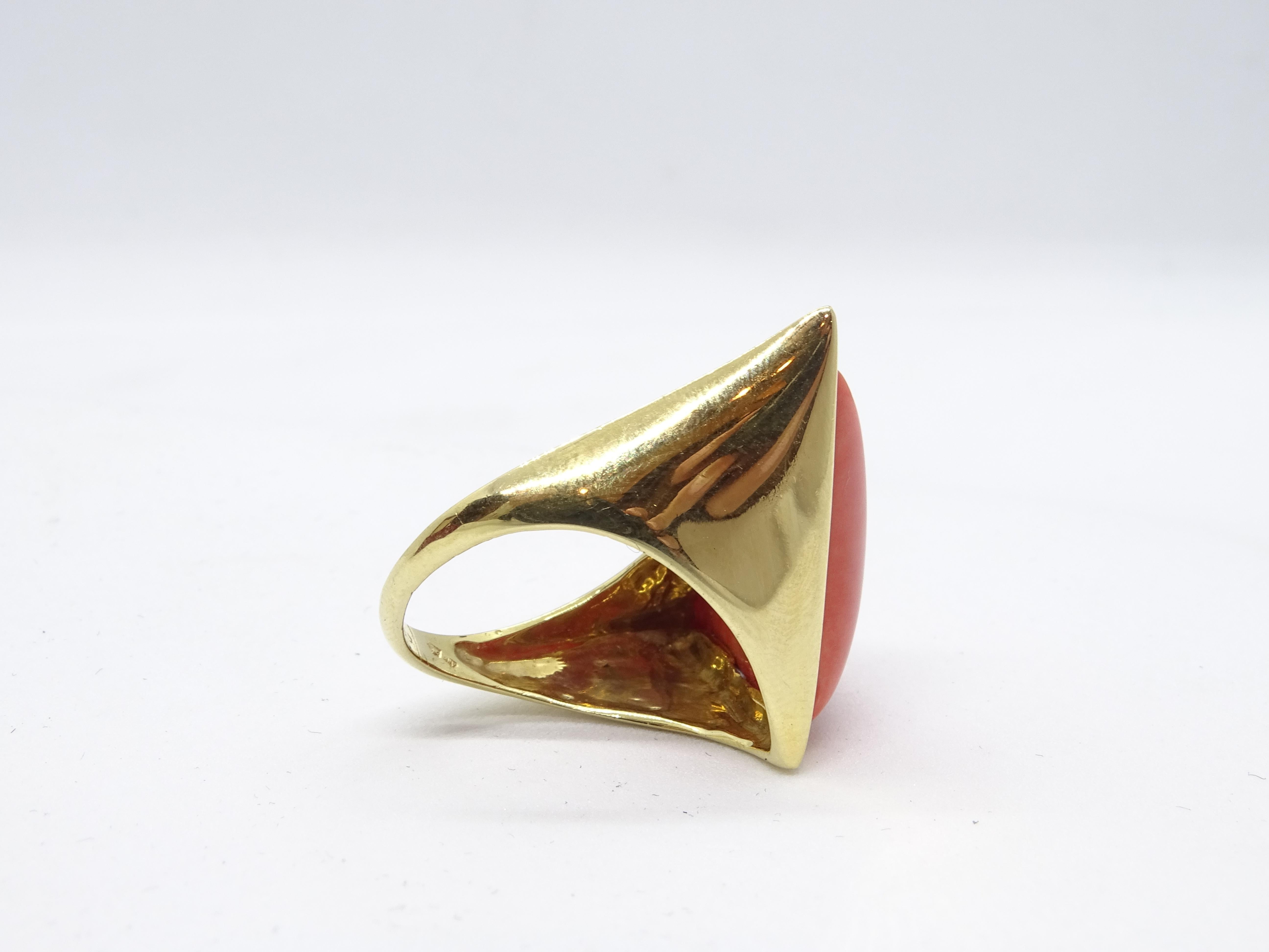 20 th century Coral and 18Kt yellow gold ring , Italian  8