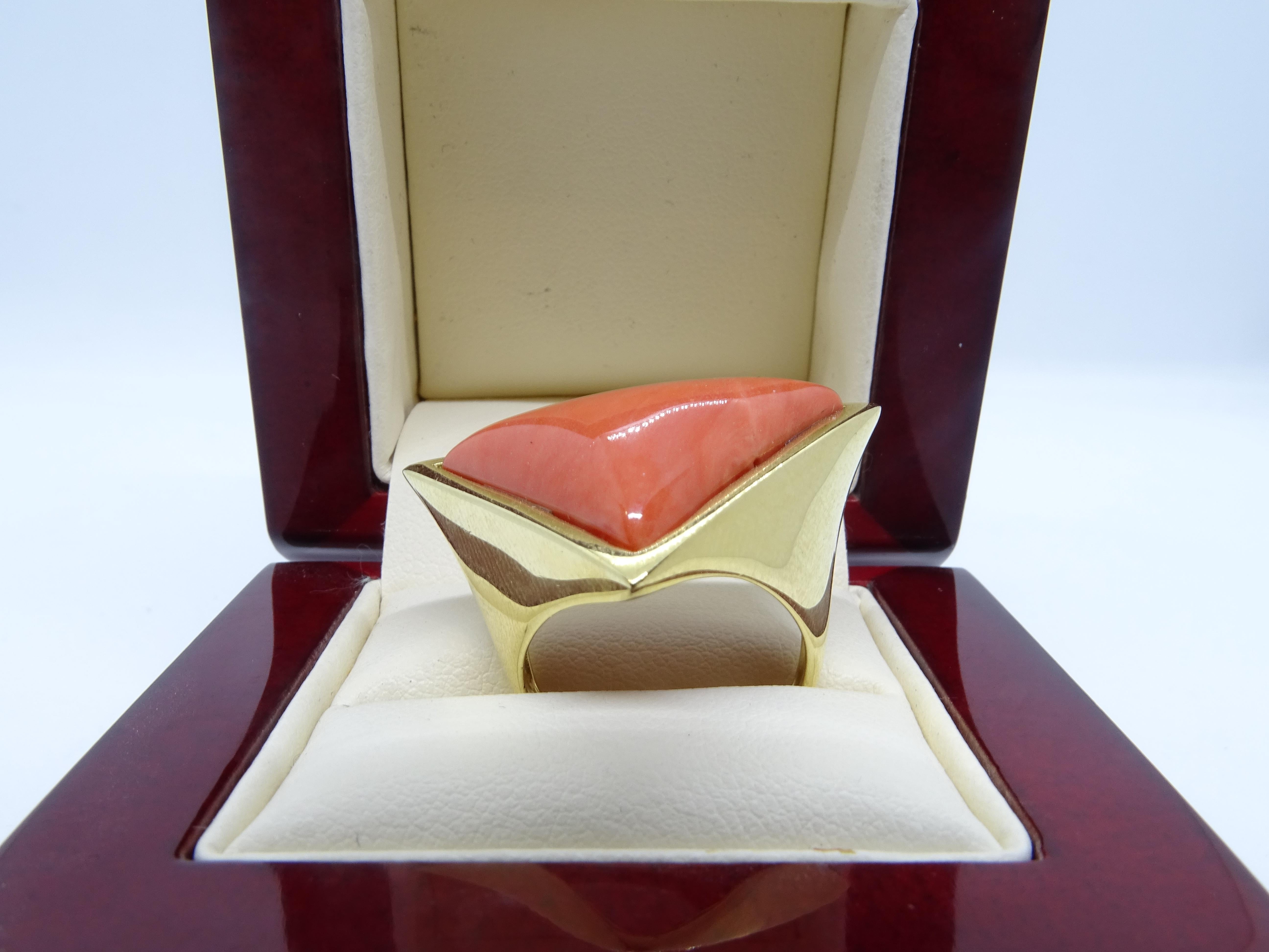 Antique Cushion Cut 20 th century Coral and 18Kt yellow gold ring , Italian 