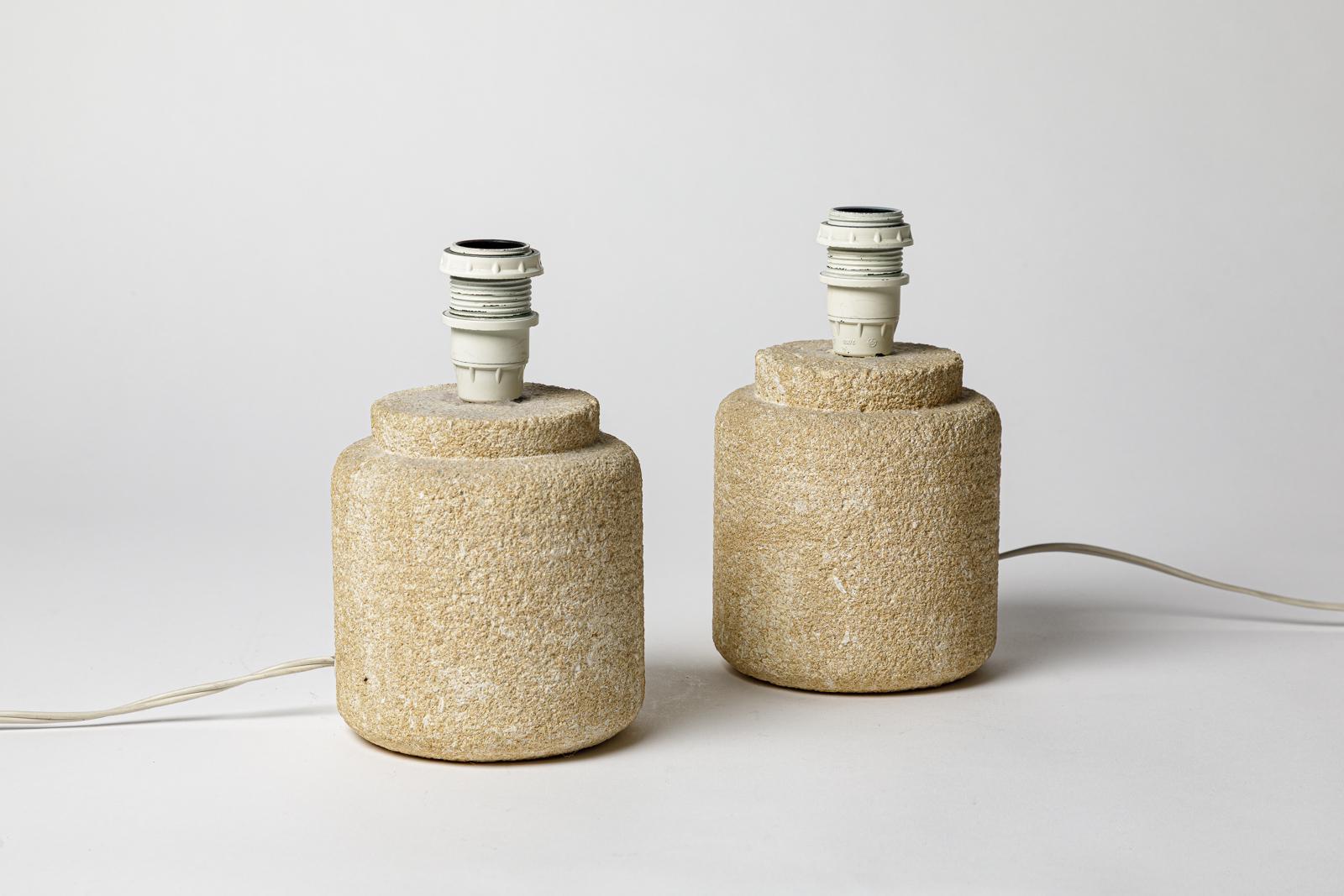 Français Design du 20ème siècle Paire de lampes de table en pierre blanche circa 1970 en vente