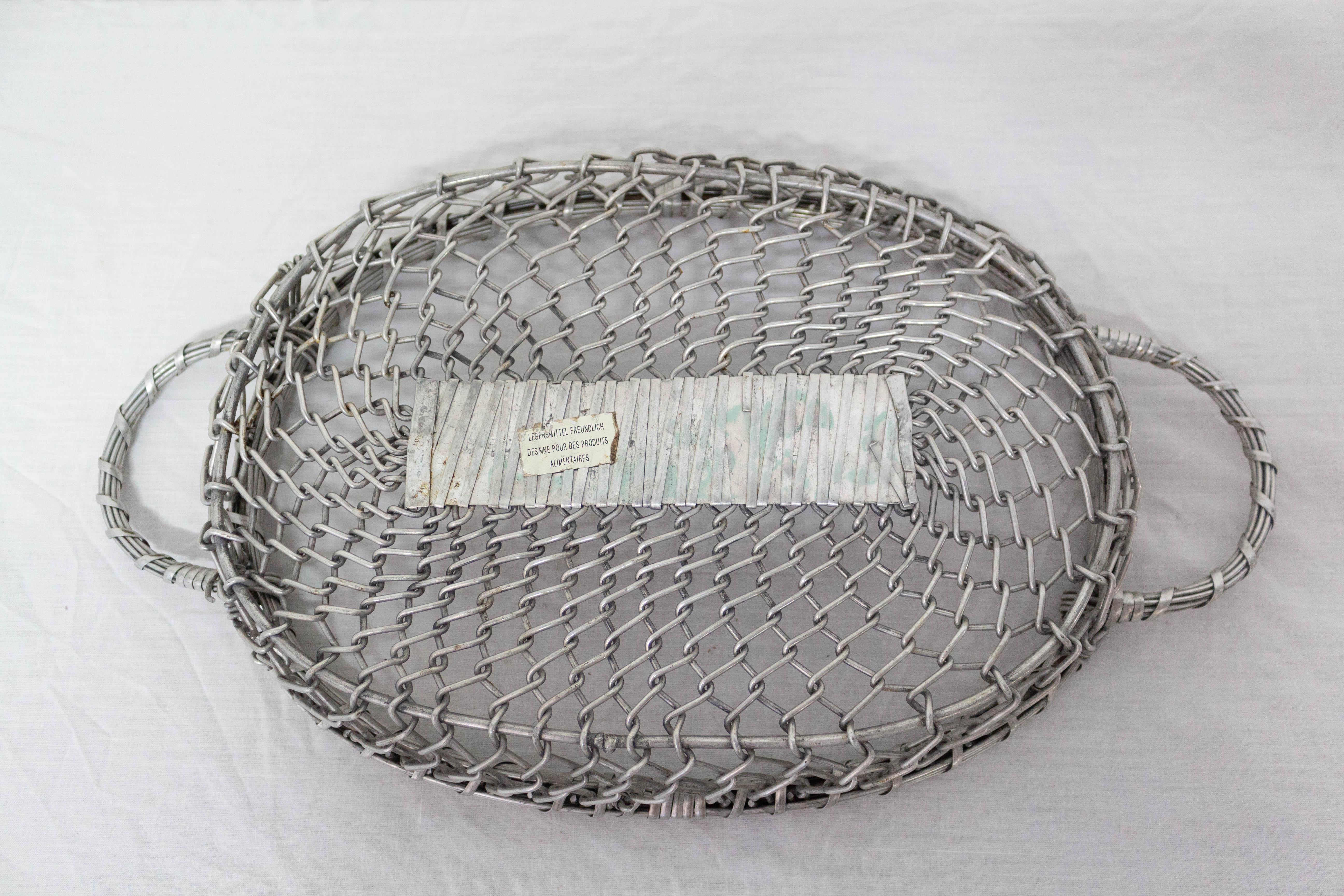 Aluminium basket centerpiece from France, circa 1950
Good condition.
 
Shipping:
P 26/ L 47/ H 6.5 cm 0.6kg.