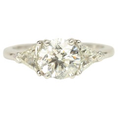 Bague de fiançailles 3 pierres en platine avec diamant rond et brillant de 2,0 carats au total