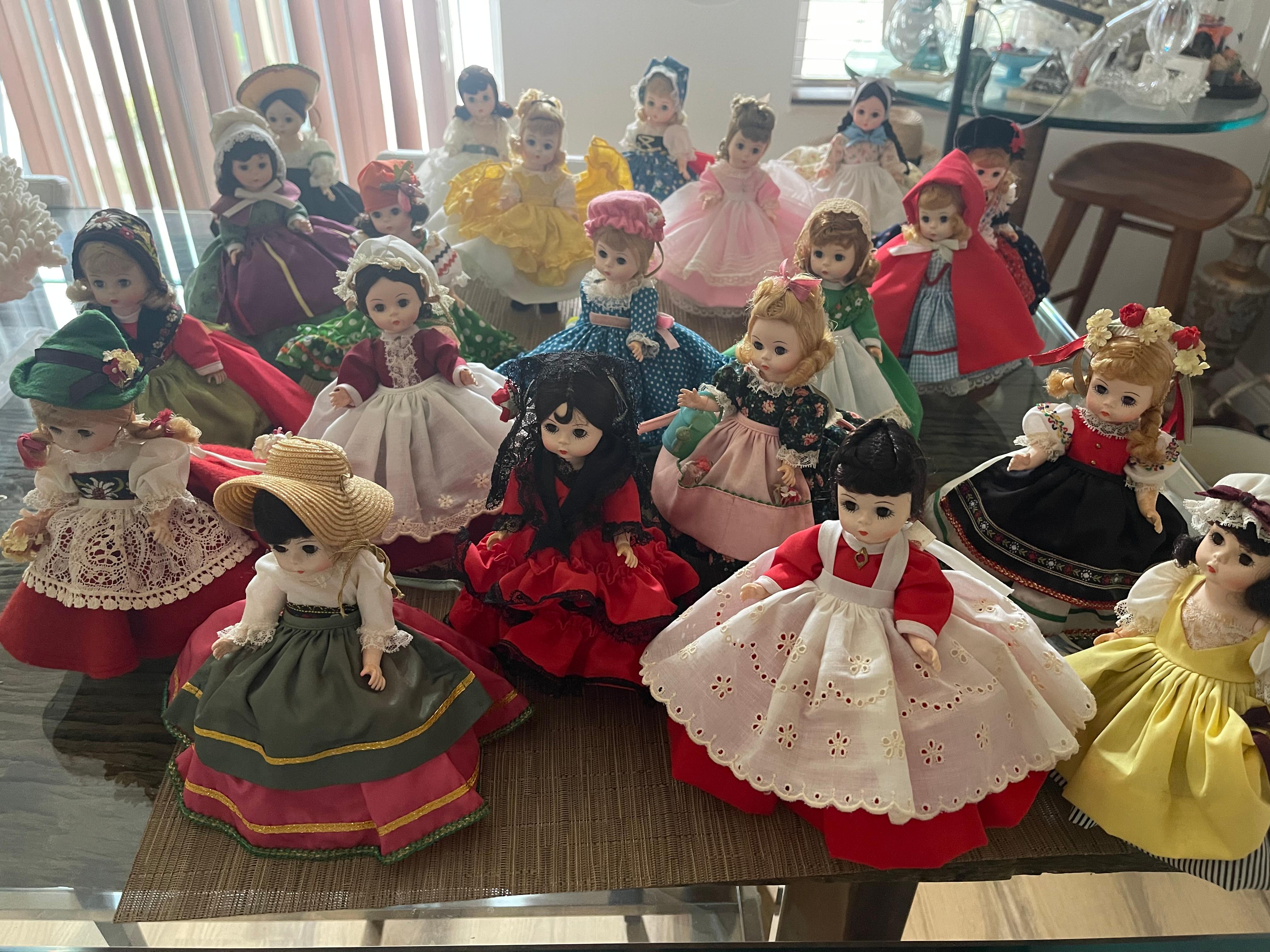 20 Vintage Madame Alexander 8” Dolls Restrung Collection For Sale 4