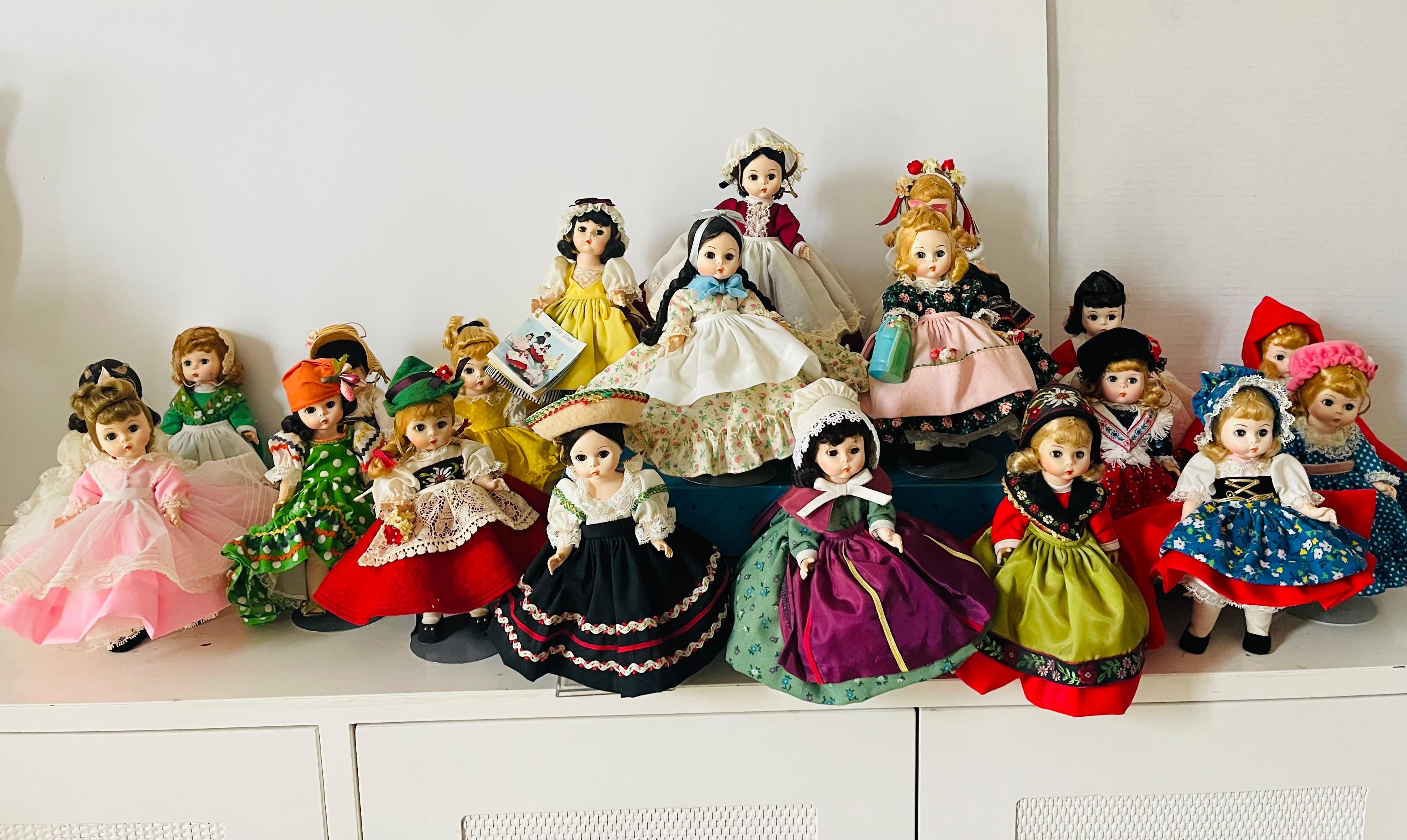 20 Vintage Madame Alexander 8” Dolls Restrung Collection In Good Condition For Sale In Boca Raton, FL