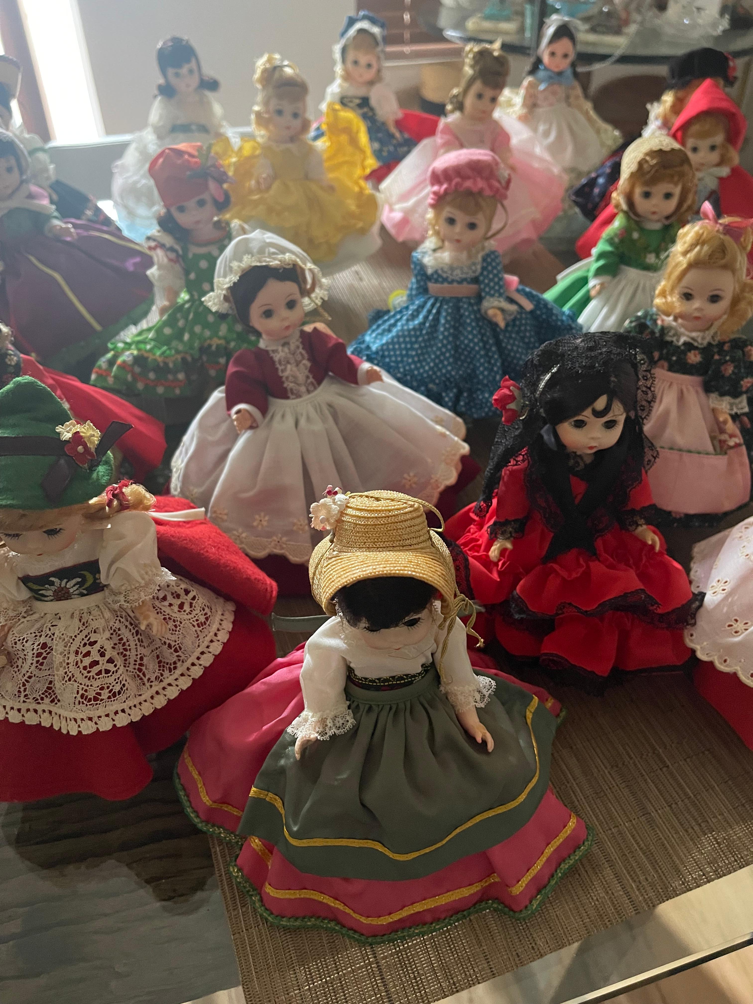 20 Vintage Madame Alexander 8” Dolls Restrung Collection For Sale 2
