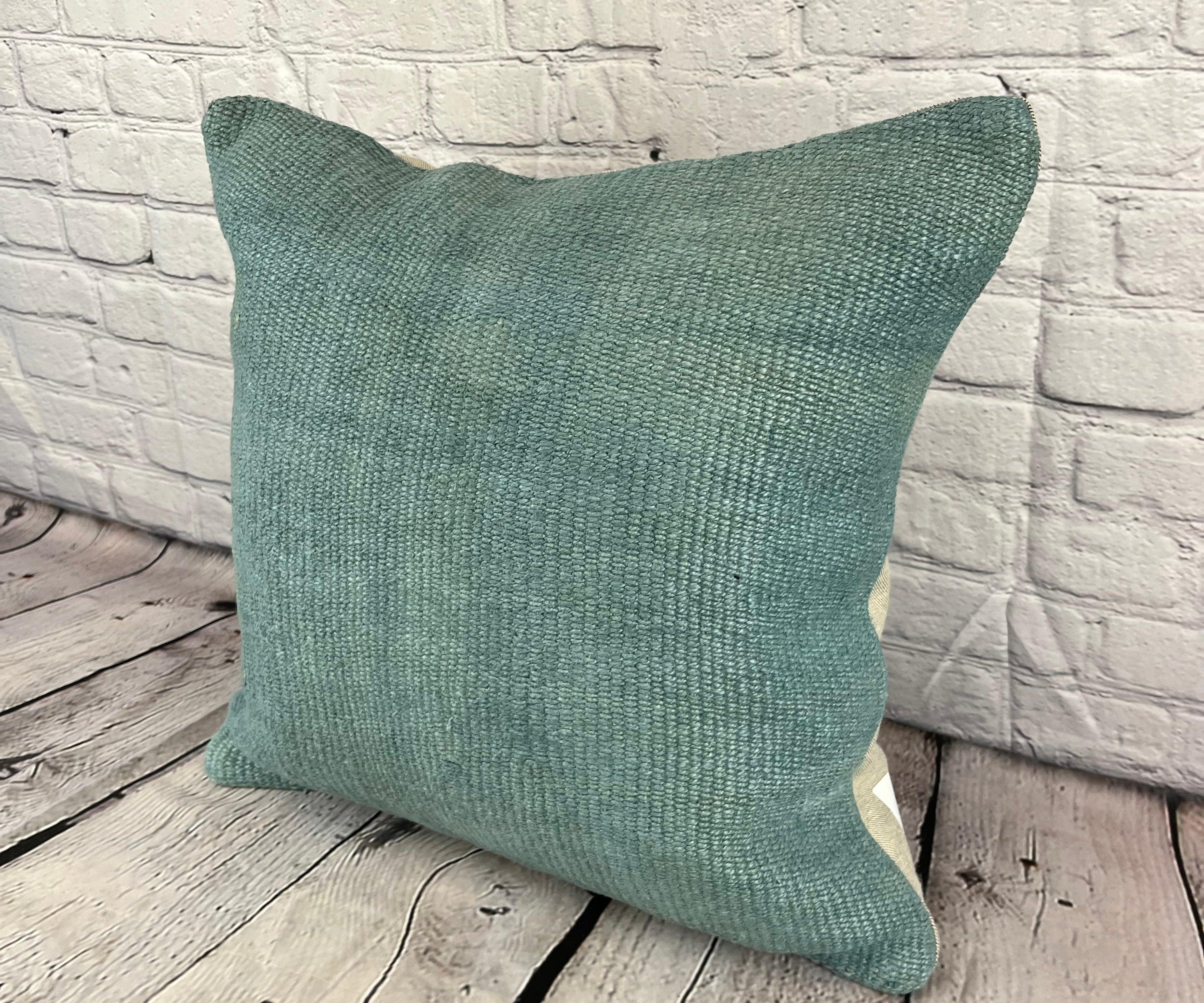 20 x 20 Hanfkissen Türkisches Kissen Natürliches blaues Kissen Kissenbezug #6363 Erhöhen Sie Ihre Wohnkultur mit unserem Hanfkissen Türkisches Kissen. Dieser exquisite, sorgfältig handgewebte Kissenbezug verleiht jedem Raum einen Hauch von Eleganz