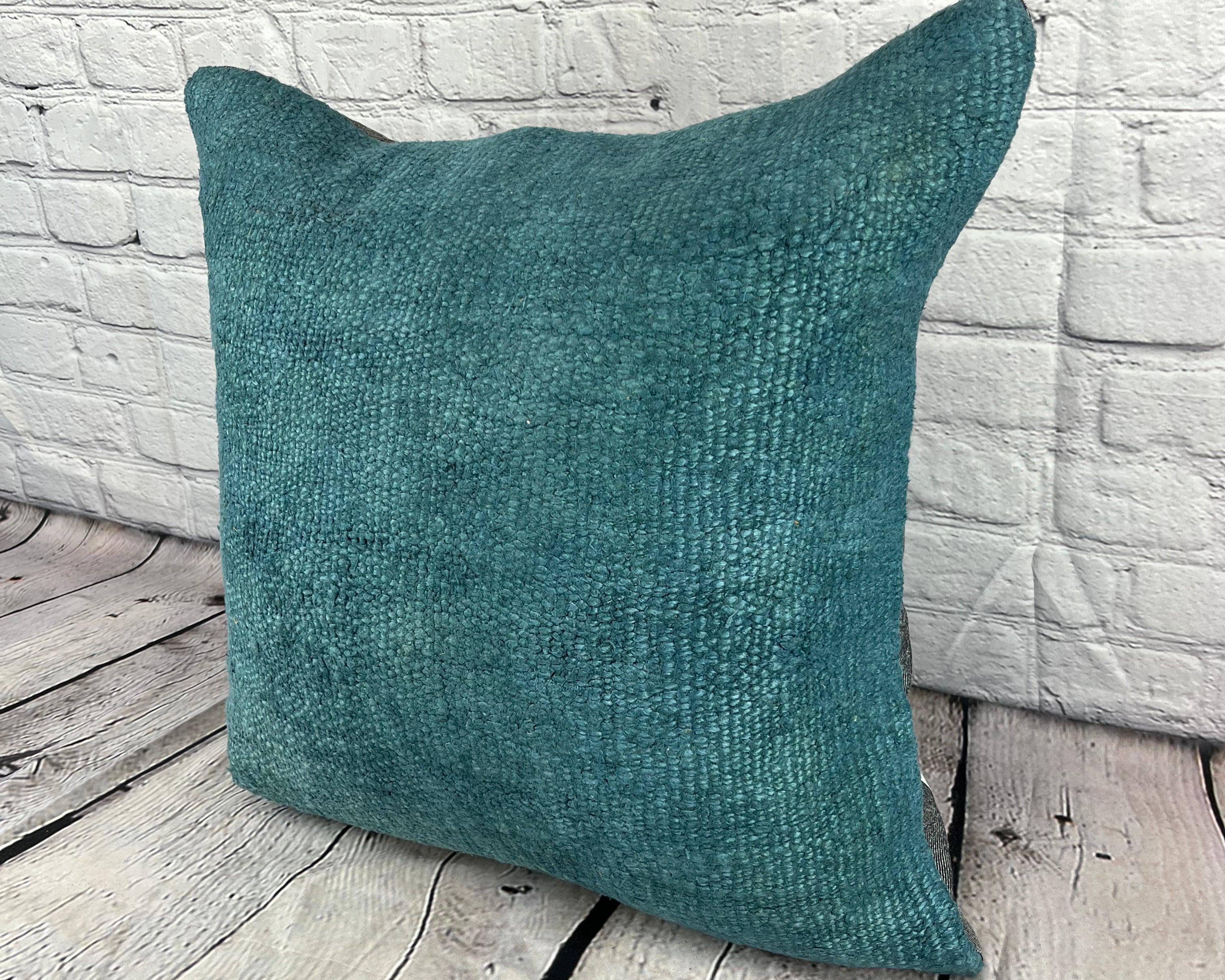 20 x 20 Hanfkissen Türkisches Kissen Natürliches blaues Kissen Kissenbezug #6413 Erhöhen Sie Ihre Wohnkultur mit unserem Hanfkissen Türkisches Kissen. Dieser exquisite, sorgfältig handgewebte Kissenbezug verleiht jedem Raum einen Hauch von Eleganz