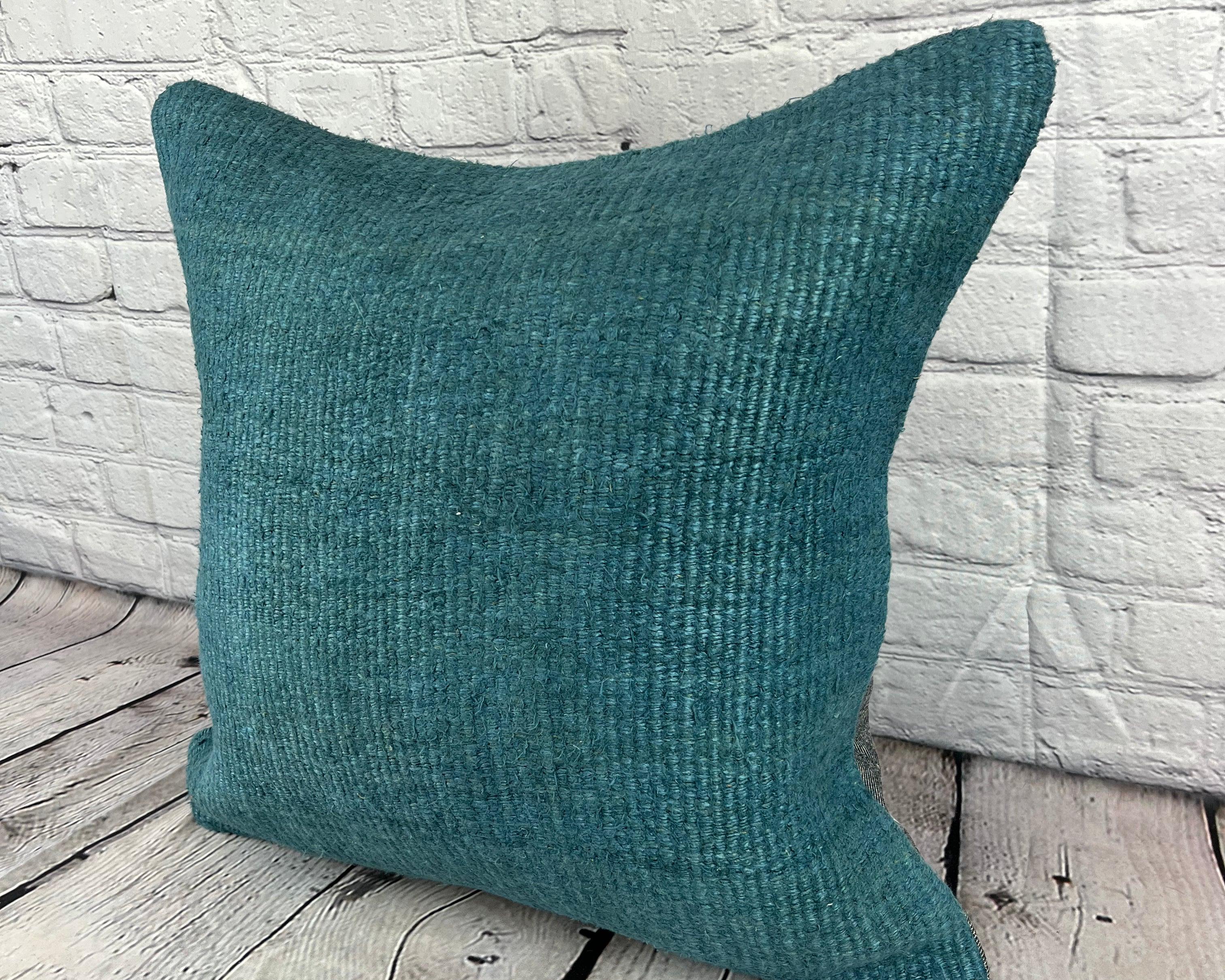 20 x 20 Hanf-Kissen Türkisches Kissen Natürliches blaues Kissen Kissenbezug #6415 Erhöhen Sie Ihr Heimdekor mit unserem Hanf-Kissen Türkisches Kissen. Dieser exquisite, sorgfältig handgewebte Kissenbezug verleiht jedem Raum einen Hauch von Eleganz