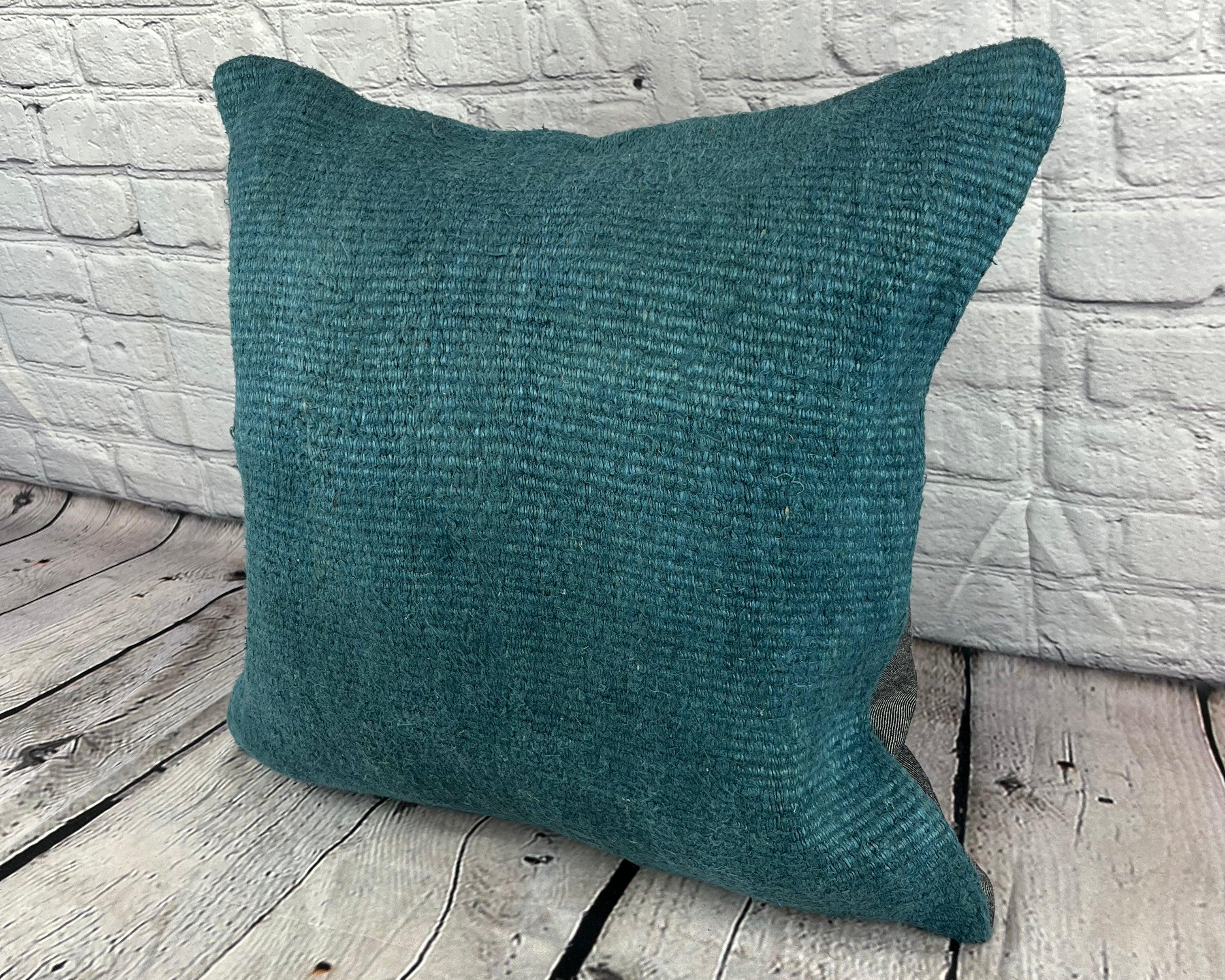 20 x 20 Hempe Pillow Turkish Cushion Natural Blue Pillow Cushion Cover #6417 Élevez votre décoration intérieure avec notre Hemp Pillow Turkish Cushion. Cette exquise housse de coussin, méticuleusement tissée à la main, ajoute une touche d'élégance