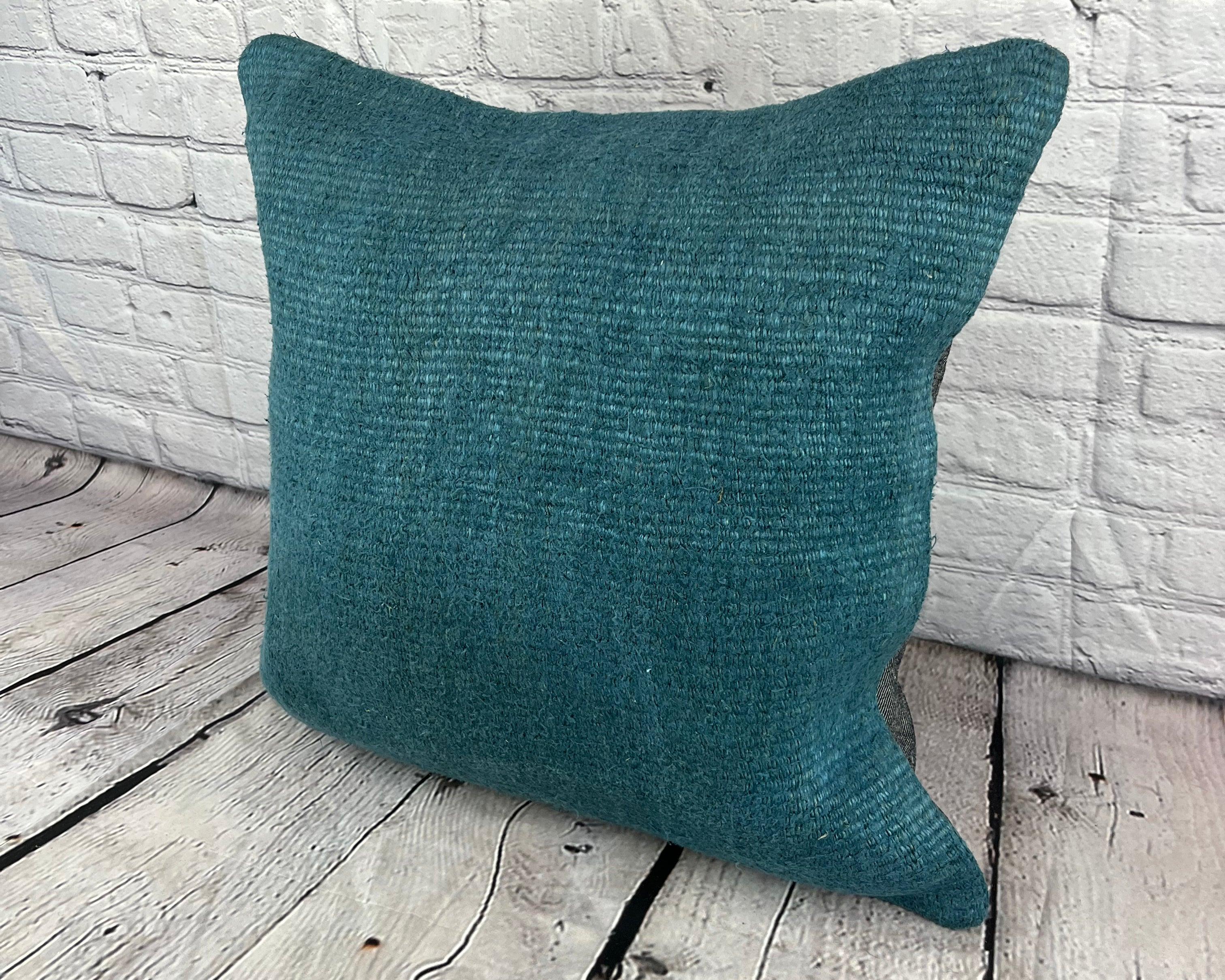 20 x 20 Hempe Pillow Turkish Cushion Natural Blue Pillow Cushion Cover #6423 Élevez votre décoration intérieure avec notre Hemp Pillow Turkish Cushion. Cette exquise housse de coussin, méticuleusement tissée à la main, ajoute une touche d'élégance