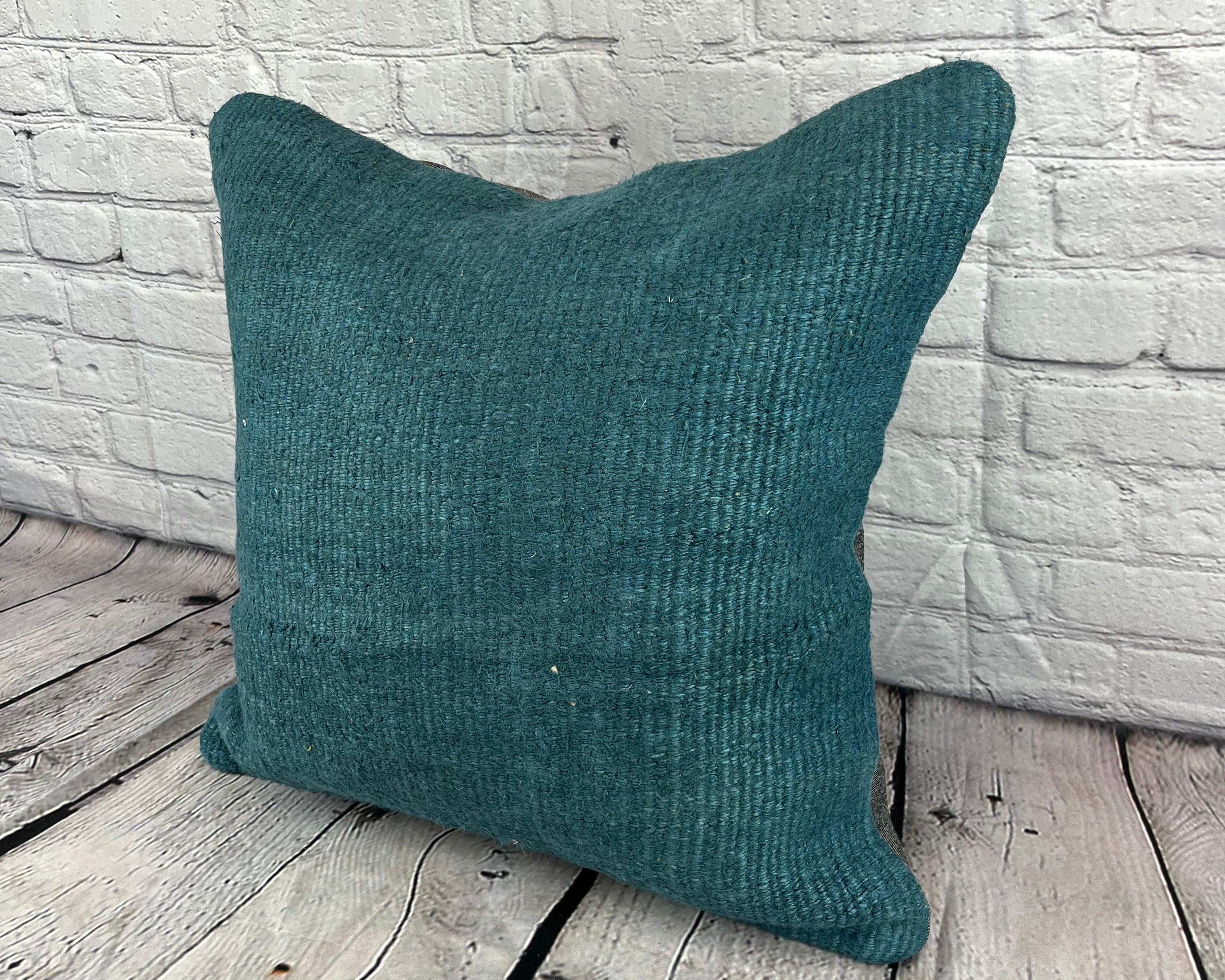 20 x 20 Hempe Pillow Turkish Cushion Natural Blue Pillow Cushion Cover #6432 Élevez votre décoration intérieure avec notre Hemp Pillow Turkish Cushion. Cette exquise housse de coussin, méticuleusement tissée à la main, ajoute une touche d'élégance
