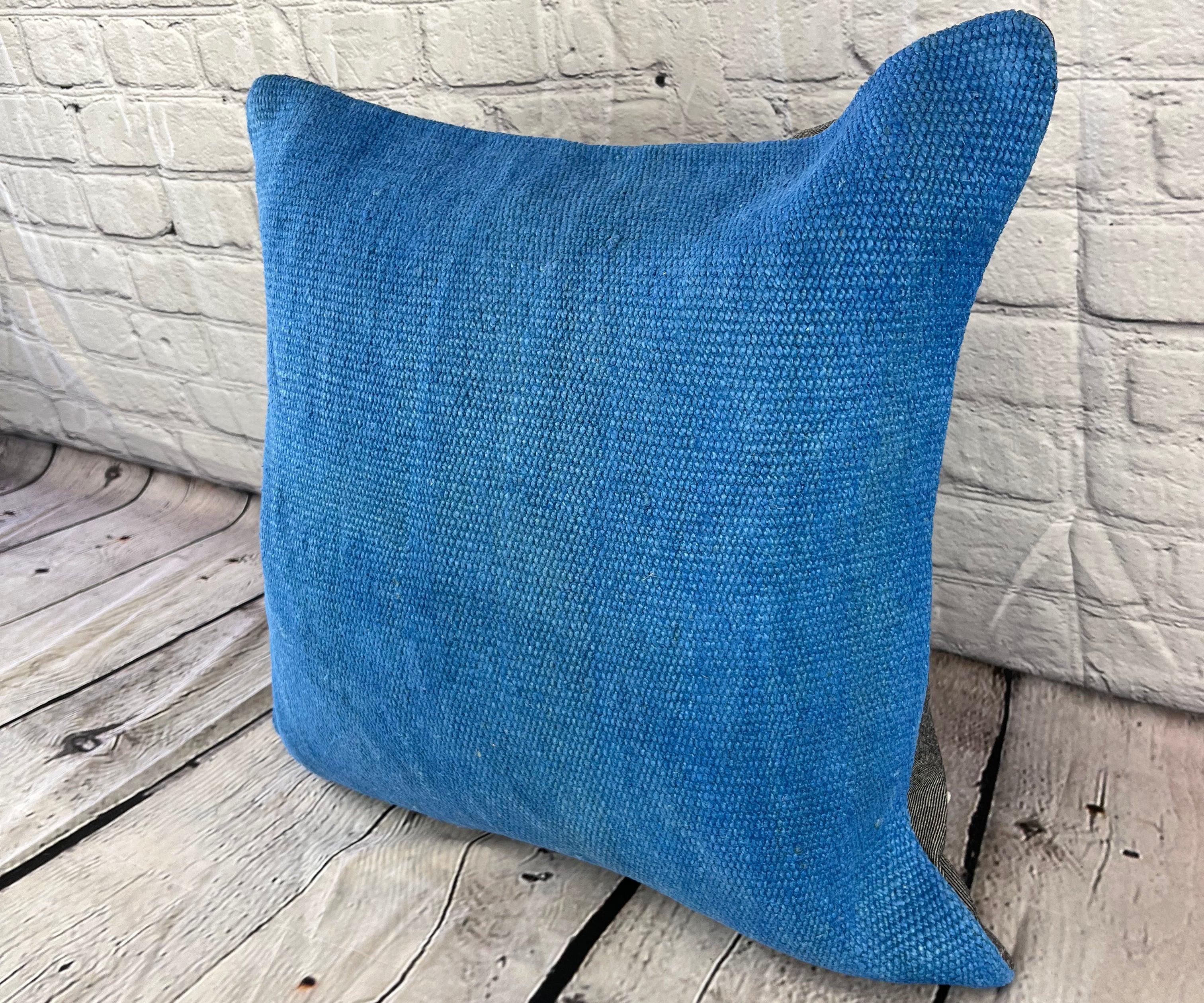 20 x 20 Hanfkissen Türkisches Kissen Natürliches blaues Kissen Kissenbezug #6446 Erhöhen Sie Ihre Wohnkultur mit unserem Hanfkissen Türkisches Kissen. Dieser exquisite, sorgfältig handgewebte Kissenbezug verleiht jedem Raum einen Hauch von Eleganz