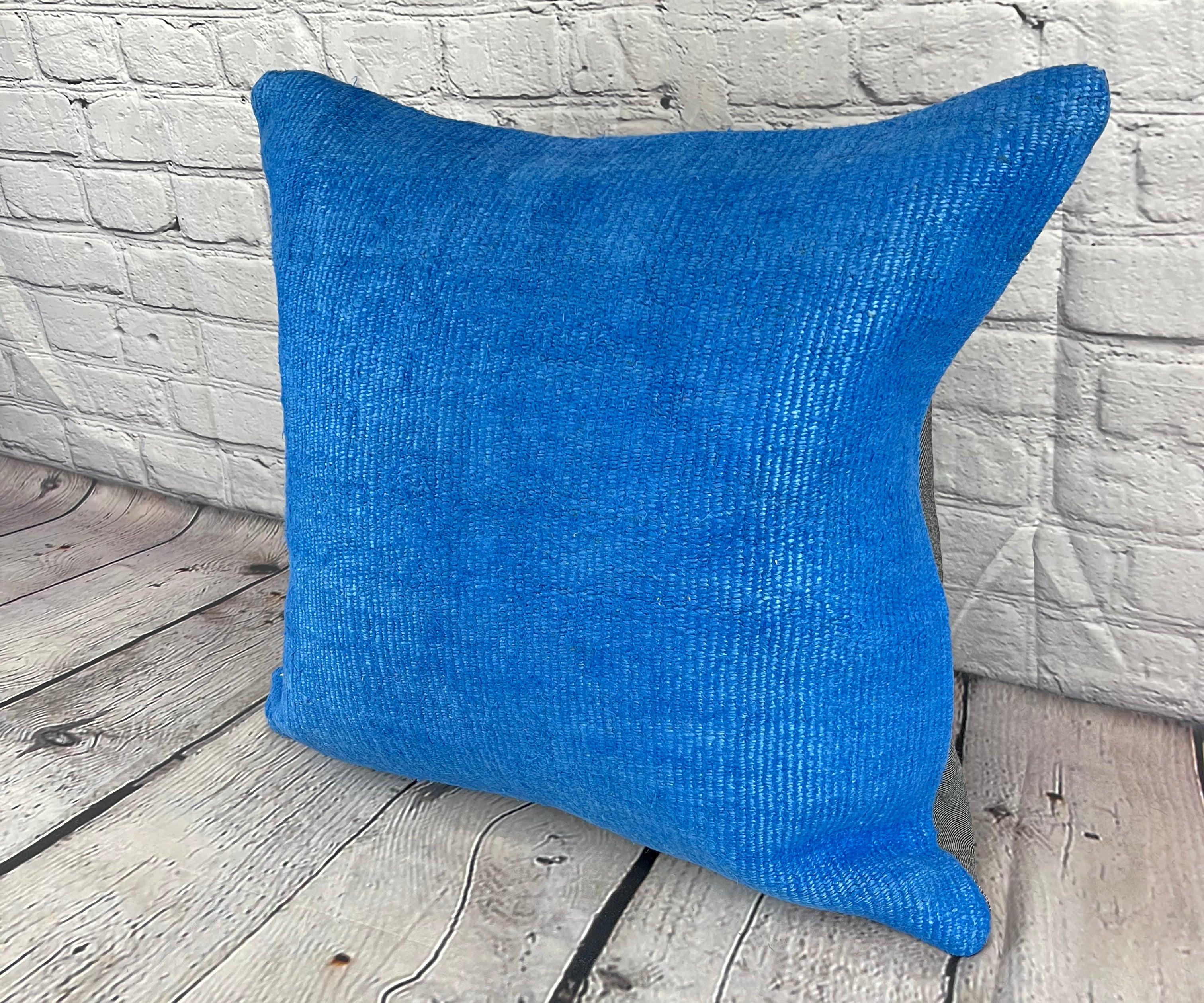 20 x 20 Hanfkissen Türkisches Kissen Natürliches blaues Kissen Kissenbezug #6447 Erhöhen Sie Ihre Wohnkultur mit unserem Hanfkissen Türkisches Kissen. Dieser exquisite, sorgfältig handgewebte Kissenbezug verleiht jedem Raum einen Hauch von Eleganz