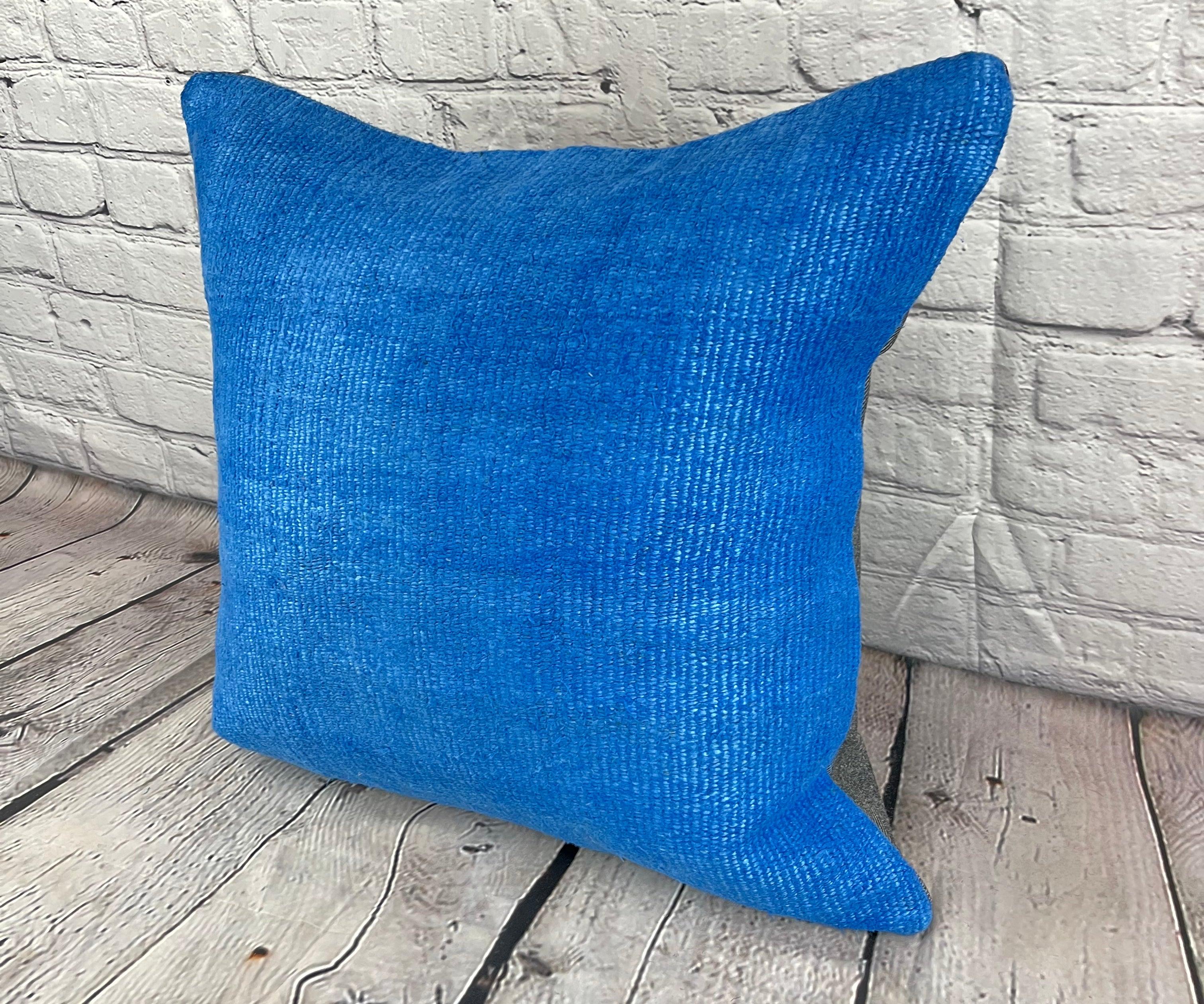 20 x 20 Almohada de cáñamo Cojín turco Funda de cojín azul natural #6451 Eleva la decoración de tu hogar con nuestra Almohada de cáñamo Cojín turco. Esta exquisita funda de almohada, meticulosamente tejida a mano, añade un toque de elegancia y