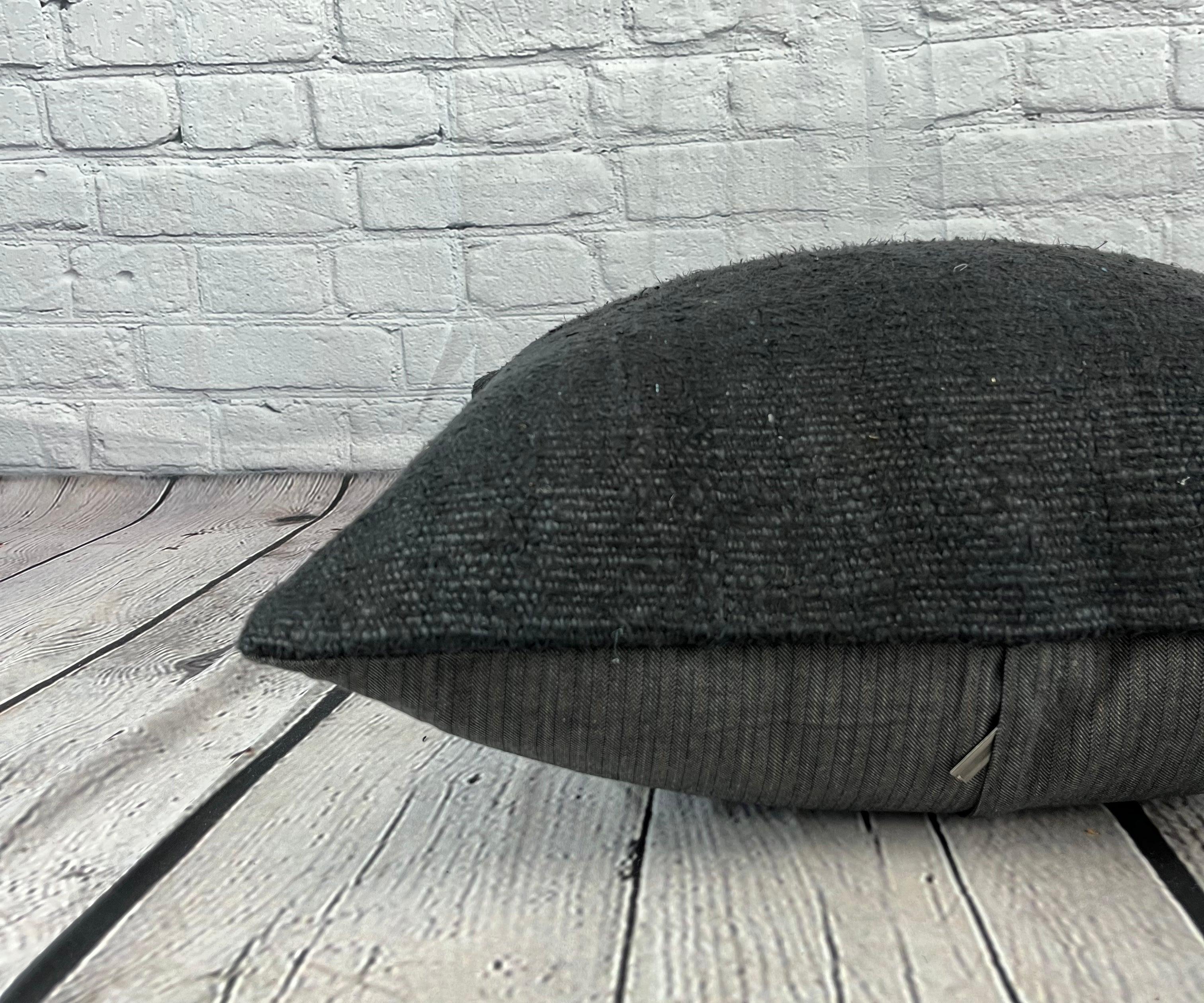 20 x 20 Saum Türkisches Kissen Natürliches Grayish Schwarzes Kissen Cushion Cover #6337 im Zustand „Neu“ im Angebot in Houston, TX