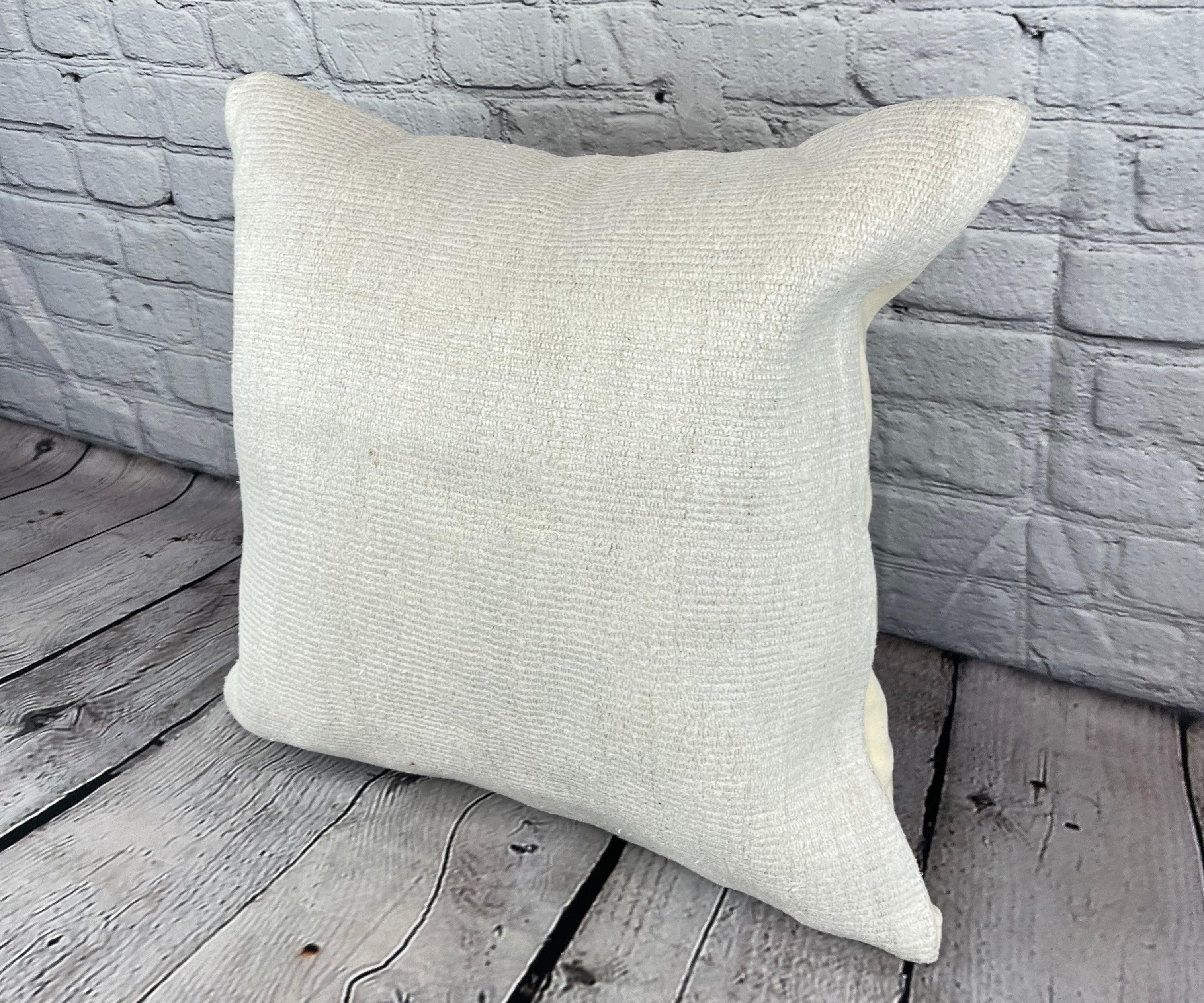 20 x 20 Hemp Pillow Turkish Cushion Natural Grayish White Pillow Cushion Cover #6479 Élevez votre décoration intérieure avec notre Hemp Pillow Turkish Cushion. Cette exquise housse de coussin, méticuleusement tissée à la main, ajoute une touche