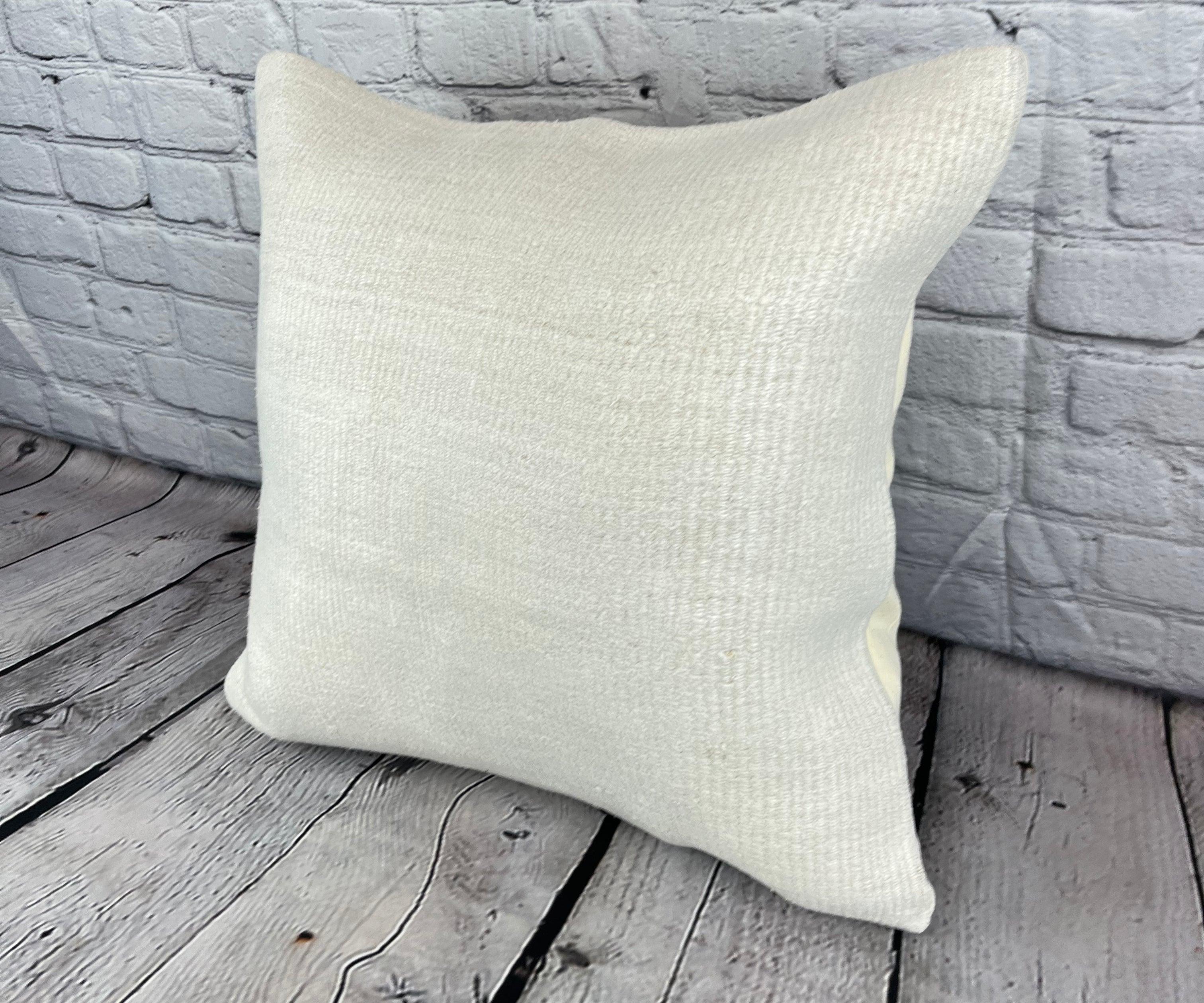 20 x 20 Cojín de Cáñamo Cojín Turco Funda de Cojín Blanco Grisáceo Natural #6487 Eleva la decoración de tu hogar con nuestro Cojín de Cáñamo Cojín Turco. Esta exquisita funda de almohada, meticulosamente tejida a mano, añade un toque de elegancia y