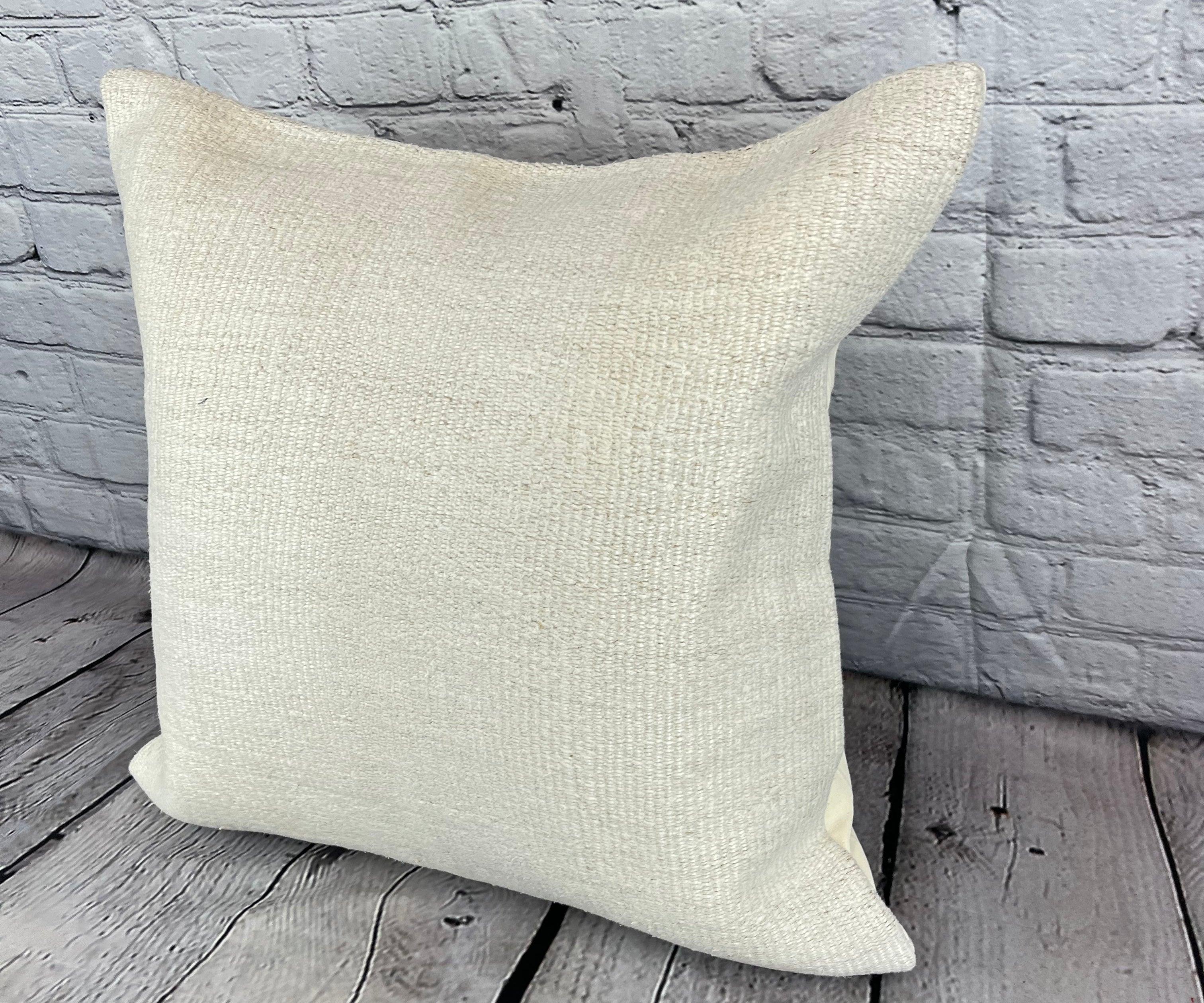 20 x 20 Cuscino in Canapa Cuscino Turco Nature Grigio Bianco Copricuscino #6490 Migliora l'arredamento della tua casa con il nostro Cuscino in Canapa Cuscino Turco. Questo squisito copricuscino, meticolosamente tessuto a mano, aggiunge un tocco di