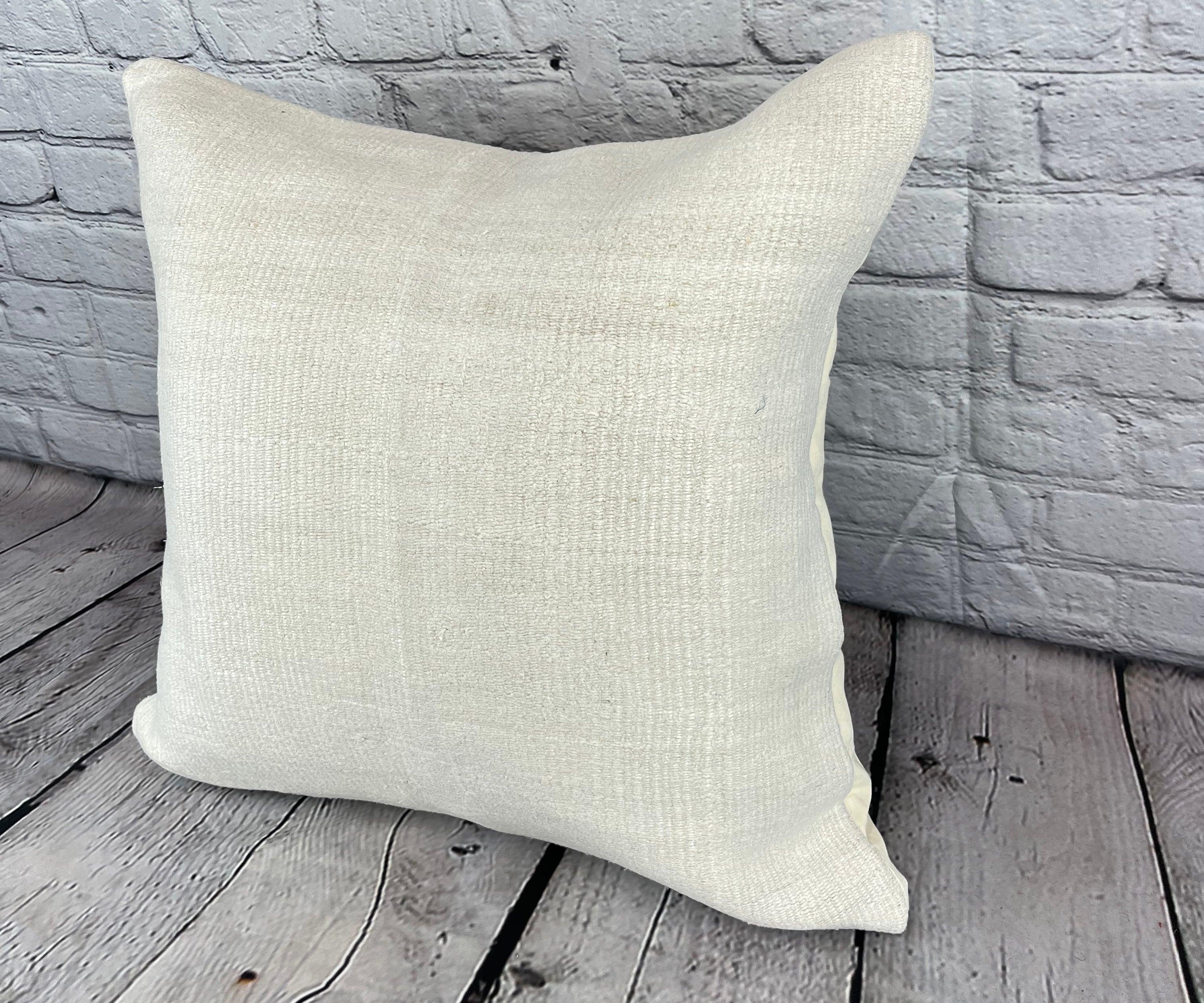 20 x 20 Hemp Pillow Turkish Cushion Natural Grayish White Pillow Cushion Cover #6494 Élevez votre décoration intérieure avec notre Hemp Pillow Turkish Cushion. Cette exquise housse de coussin, méticuleusement tissée à la main, ajoute une touche
