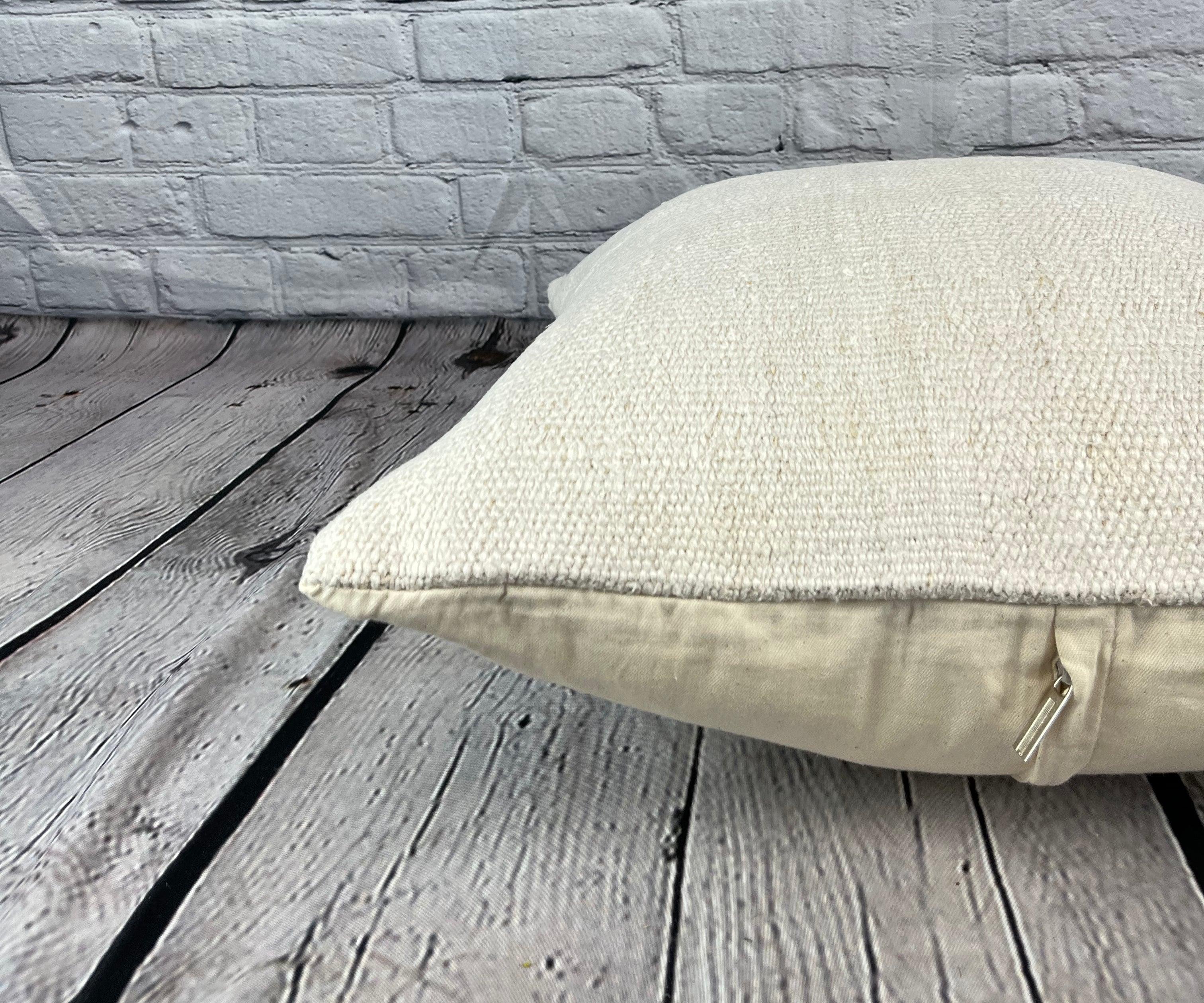 20 x 20 Hemp Türkisches Kissen, natürliches grauweißes Kissen-Kissenbezug mit natürlichem Saum, #6495 im Zustand „Neu“ im Angebot in Houston, TX