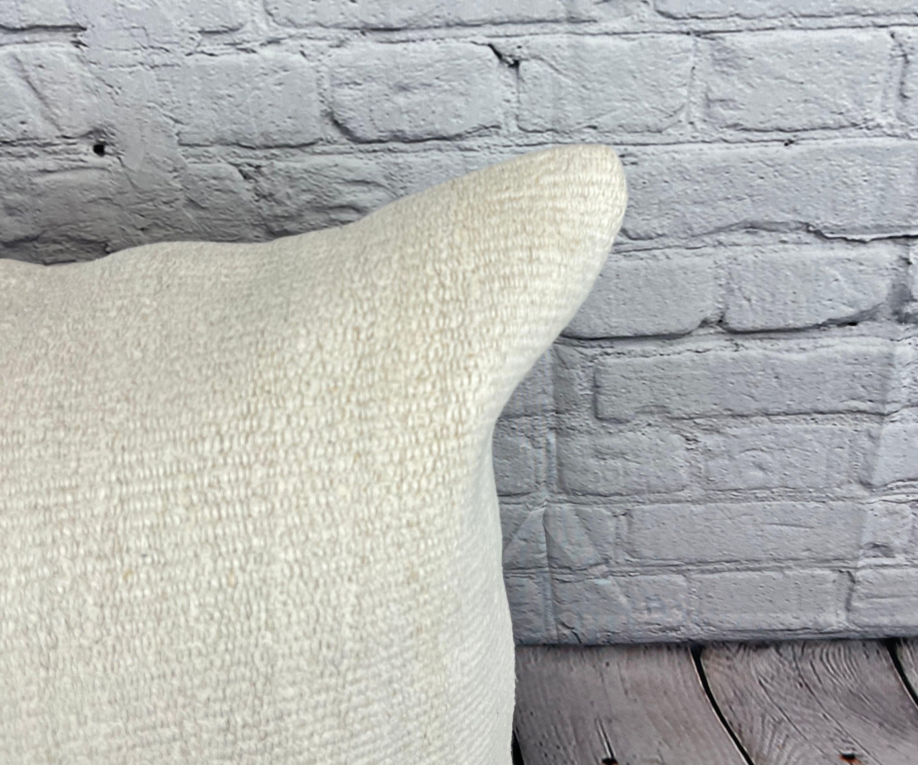 20 x 20 Hemp Türkisches Kissen, natürliches grauweißes Kissen-Kissenbezug mit natürlichem Saum #6499 (Handgeknüpft) im Angebot