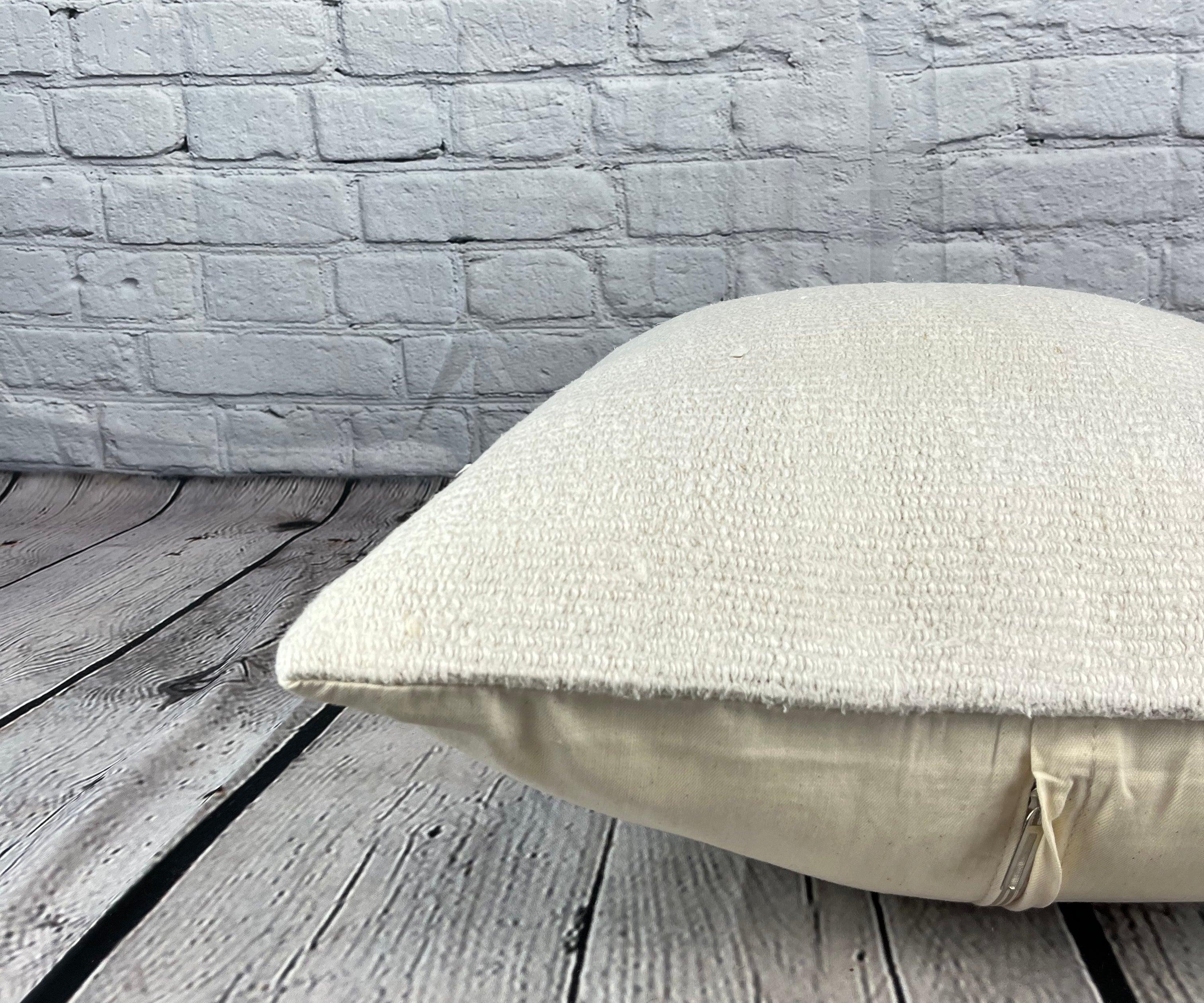 20 x 20 Hemp Türkisches Kissen, natürliches grauweißes Kissen-Kissenbezug mit natürlichem Saum #6499 im Zustand „Neu“ im Angebot in Houston, TX