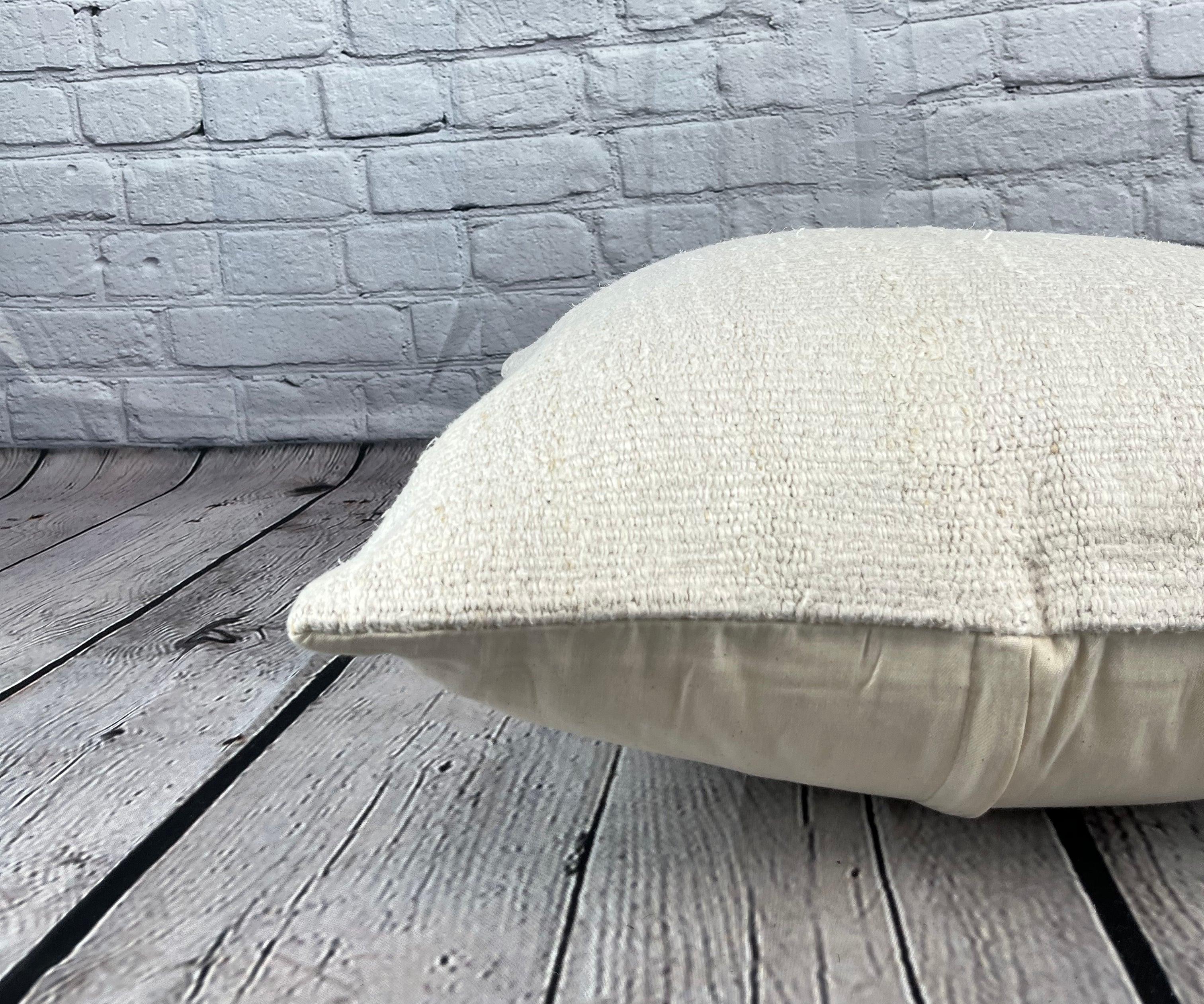 20 x 20 Hemp Türkisches Kissen, natürliches grauweißes Kissen-Kissenbezug #6504 mit natürlichem Saum im Zustand „Neu“ im Angebot in Houston, TX