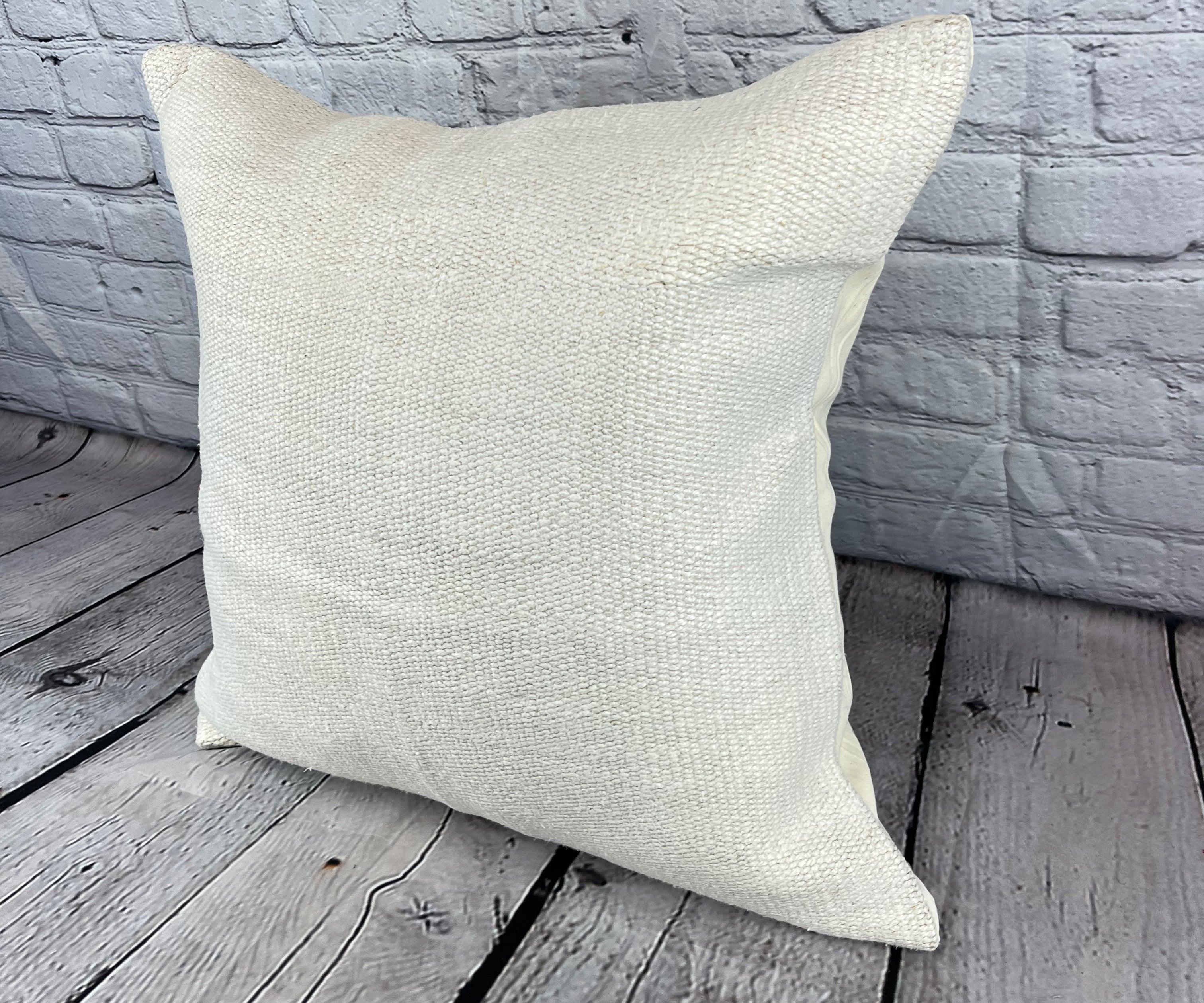 20 x 20 Cuscino in Canapa Cuscino Turco Nature Grigio Bianco Copricuscino #6510 Migliora l'arredamento della tua casa con il nostro Cuscino in Canapa Cuscino Turco. Questo squisito copricuscino, meticolosamente tessuto a mano, aggiunge un tocco di