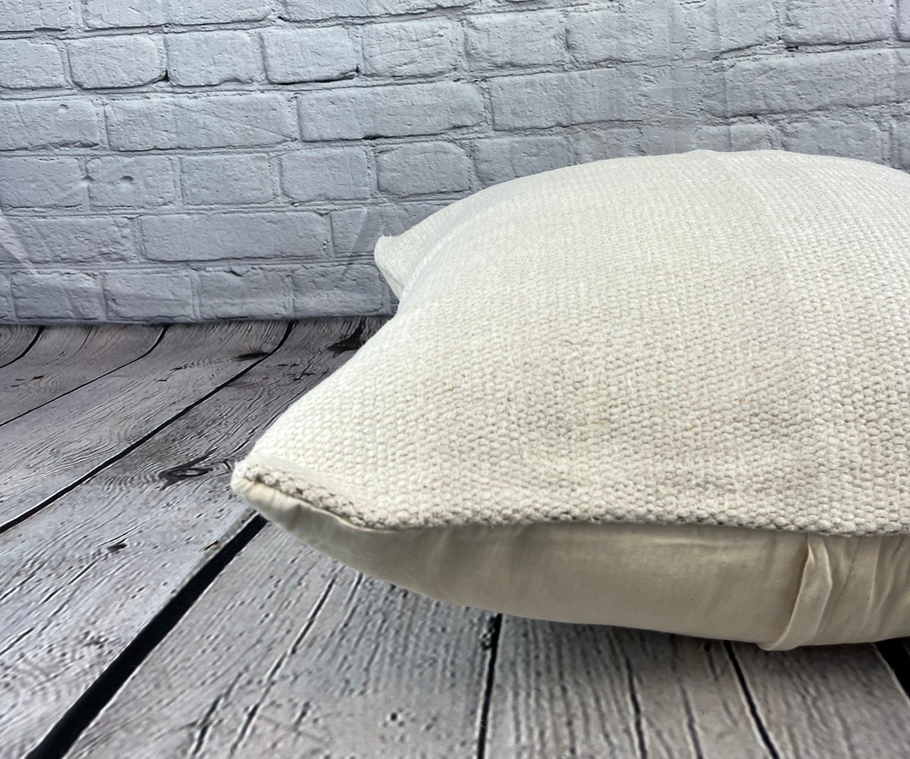 Annodato a mano Cuscino turco in canapa 20 x 20 Nature grigio-bianco Copricuscino #6510 in vendita