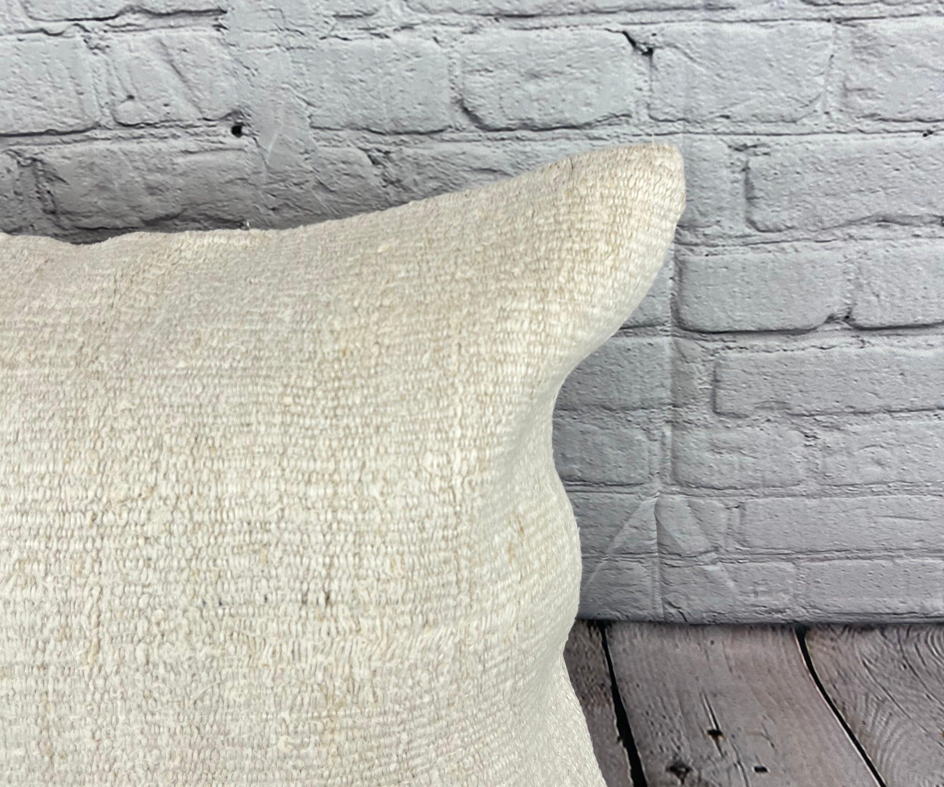 20 x 20 Hemp Türkisches Kissen, natürliches grauweißes Kissen-Kissenbezug mit natürlichem Saum #6516 (Handgeknüpft) im Angebot