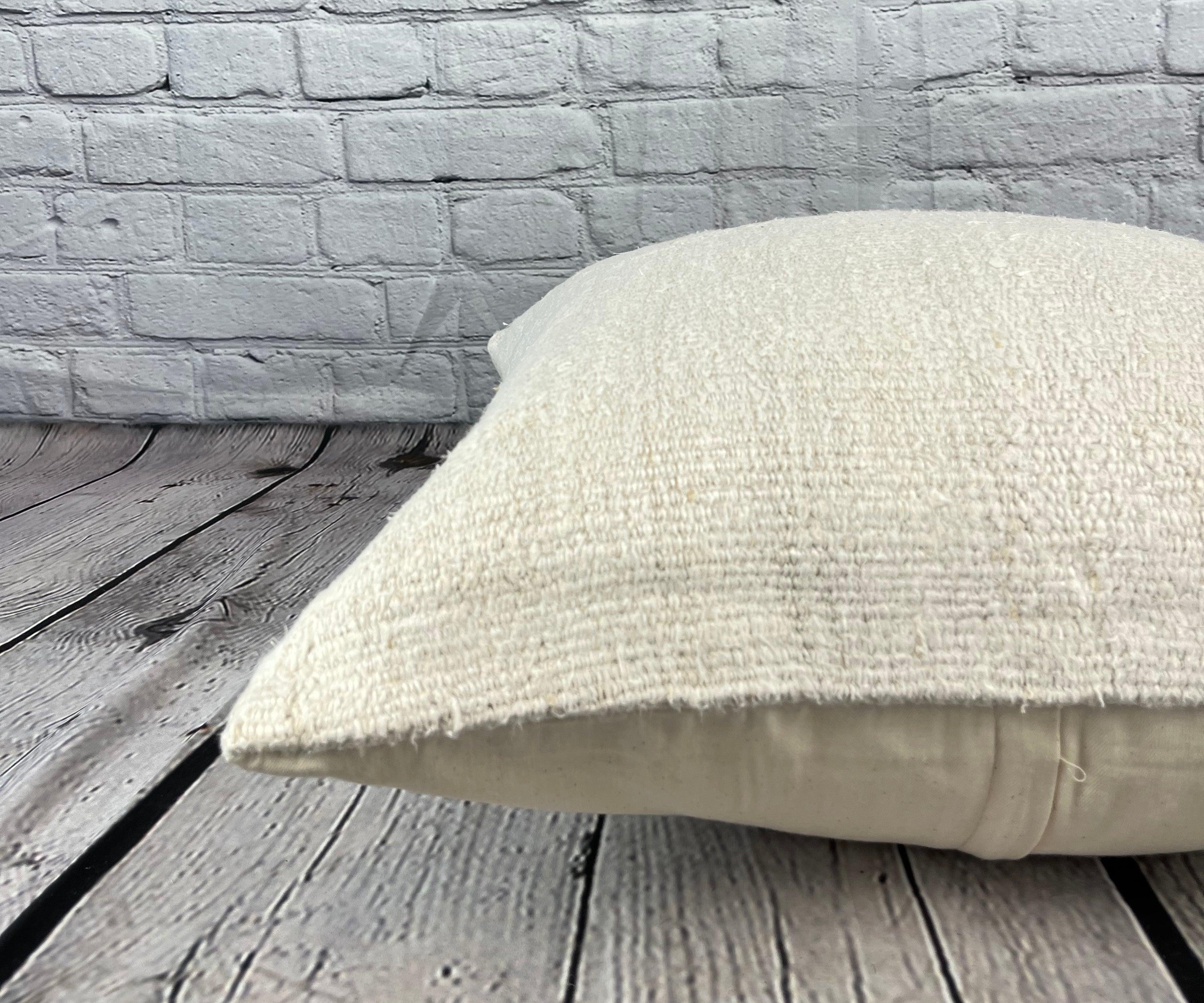 20 x 20 Hemp Türkisches Kissen, natürliches grauweißes Kissen-Kissenbezug mit natürlichem Saum #6516 im Zustand „Neu“ im Angebot in Houston, TX