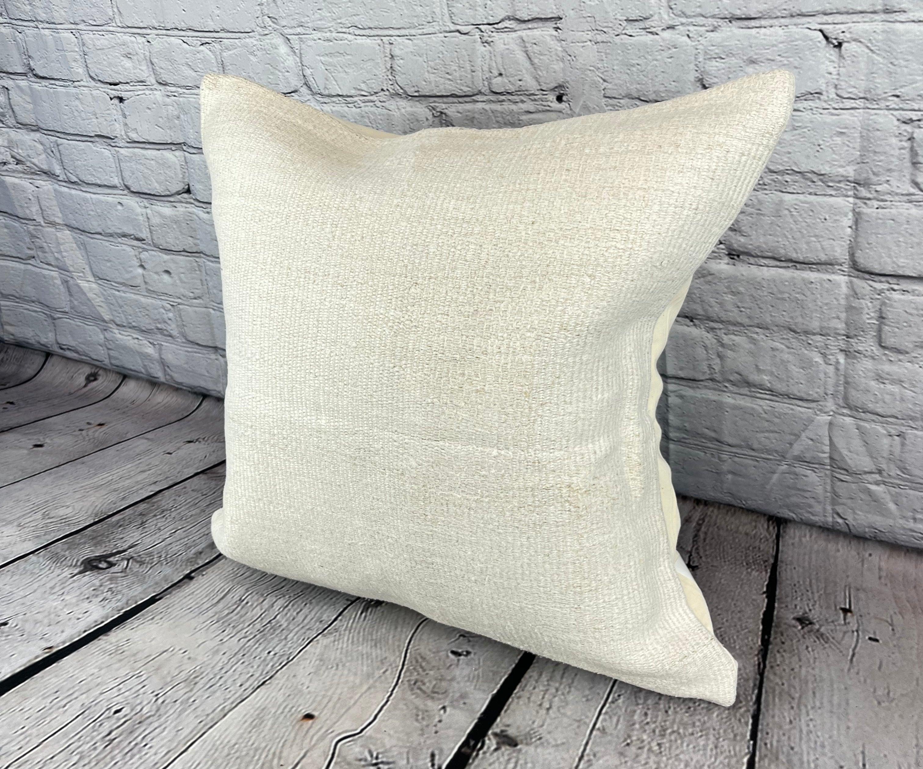 20 x 20 Hemp Pillow Turkish Cushion Natural Grayish White Pillow Cushion Cover #6529 Élevez votre décoration intérieure avec notre Hemp Pillow Turkish Cushion. Cette exquise housse de coussin, méticuleusement tissée à la main, ajoute une touche