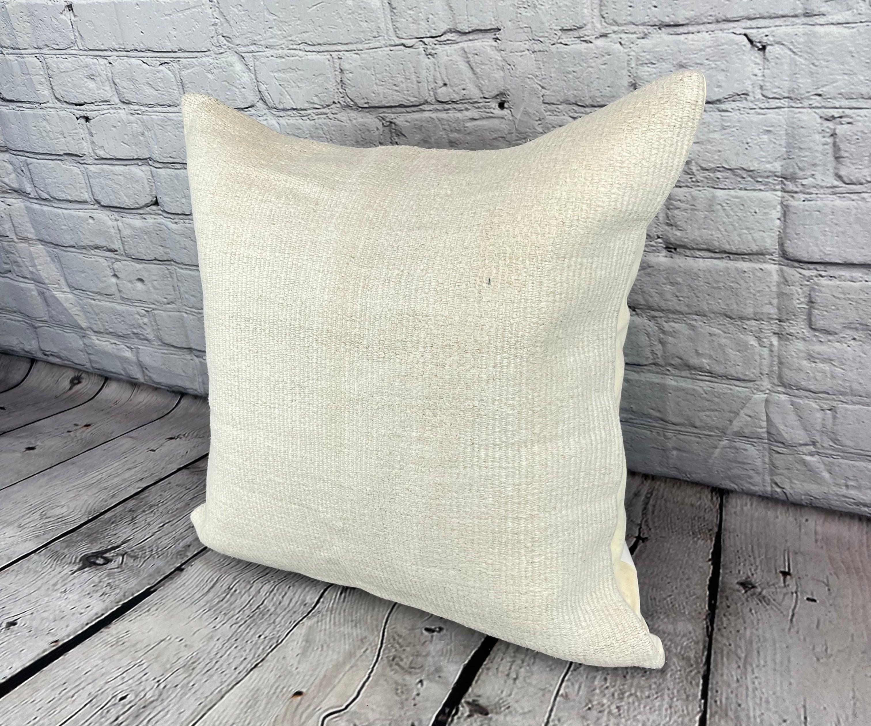 20 x 20 Hemp Pillow Turkish Cushion Natural Grayish White Pillow Cushion Cover #6531 Élevez votre décoration intérieure avec notre Hemp Pillow Turkish Cushion. Cette exquise housse de coussin, méticuleusement tissée à la main, ajoute une touche