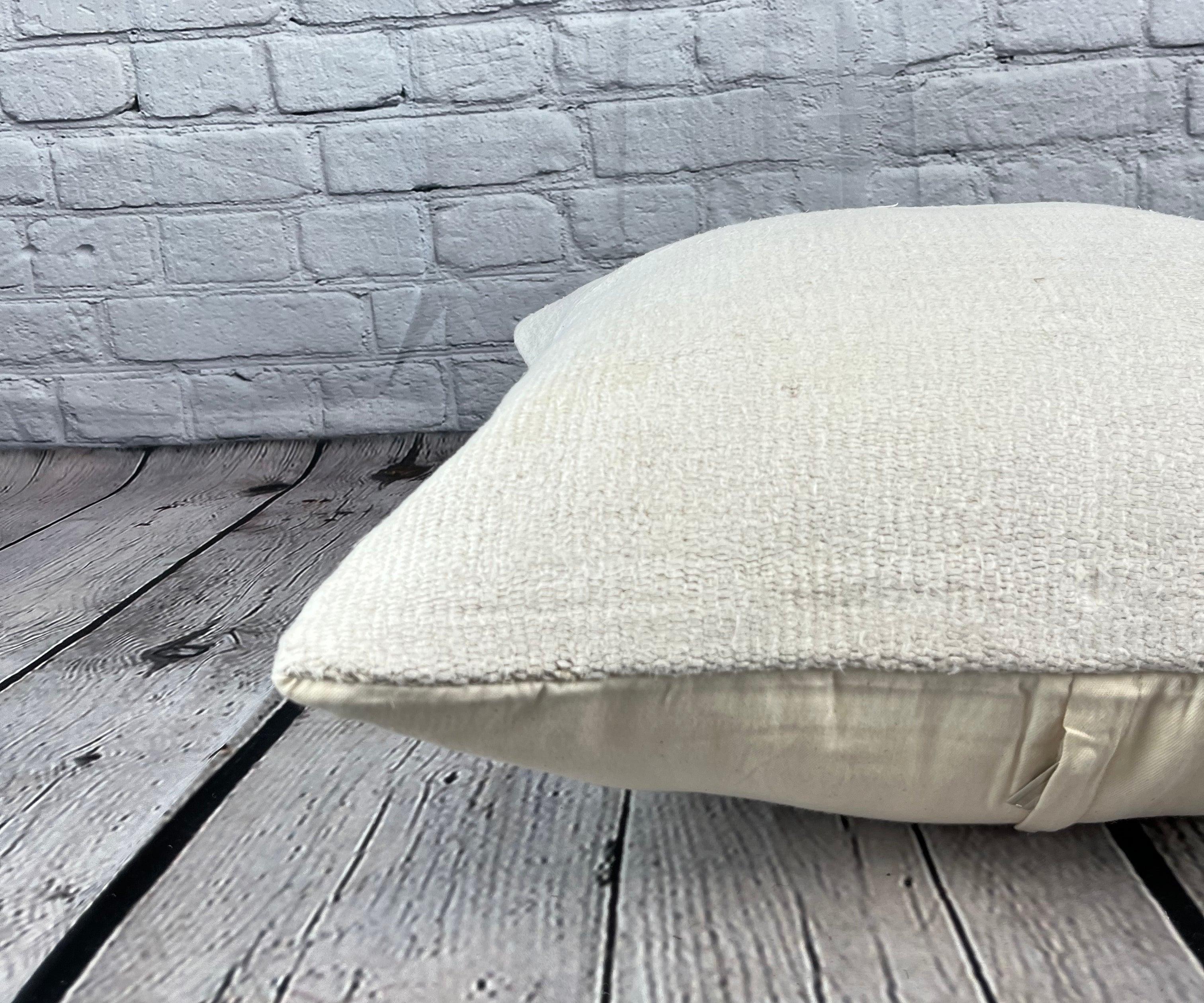 Noué à la main Coussin de coussin turc à ourlet 20 x 20, blanc naturel grisâtre, couvercle n° 6534 en vente