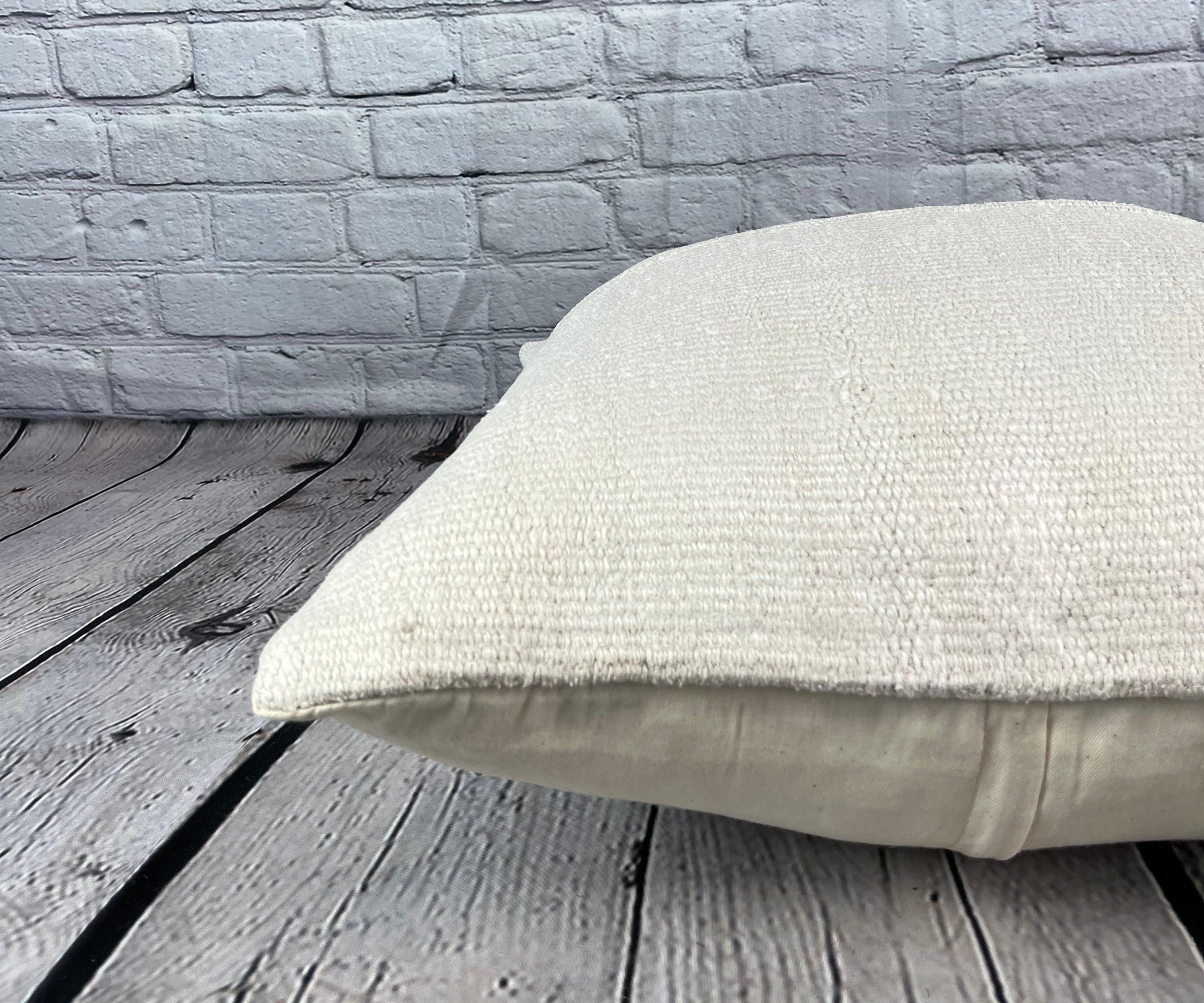 20 x 20 Zoll Türkisches Kissen mit natürlichem grauweißem Kissen-Kissenbezug mit Saum #6536 im Zustand „Neu“ im Angebot in Houston, TX
