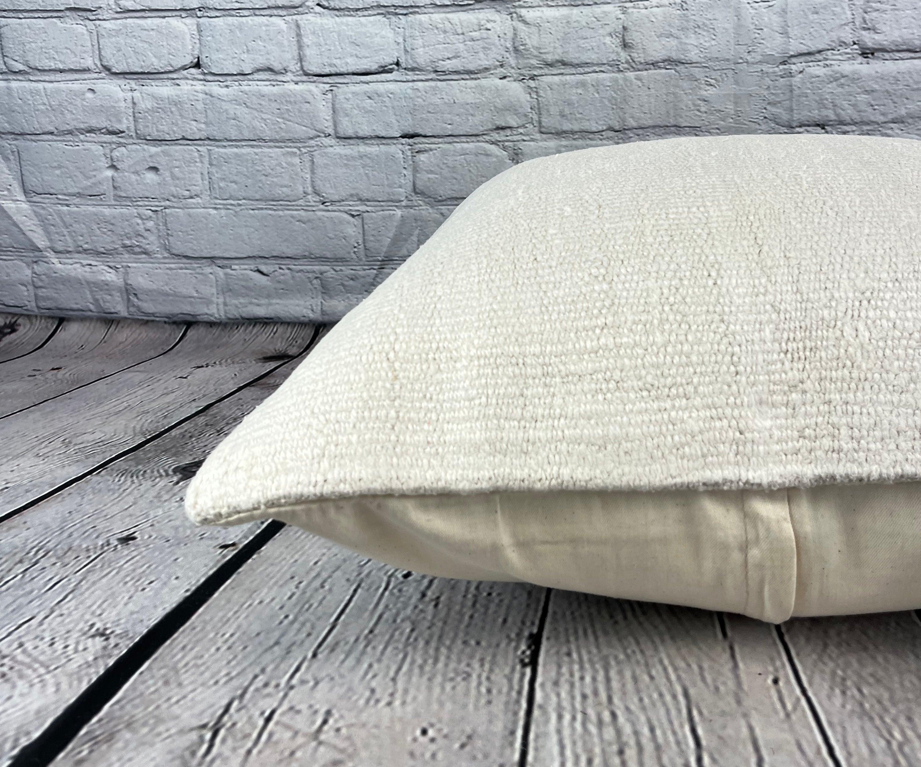 Annodato a mano Cuscino turco in canapa 20 x 20 Nature grigio-bianco Copricuscino #6550 in vendita