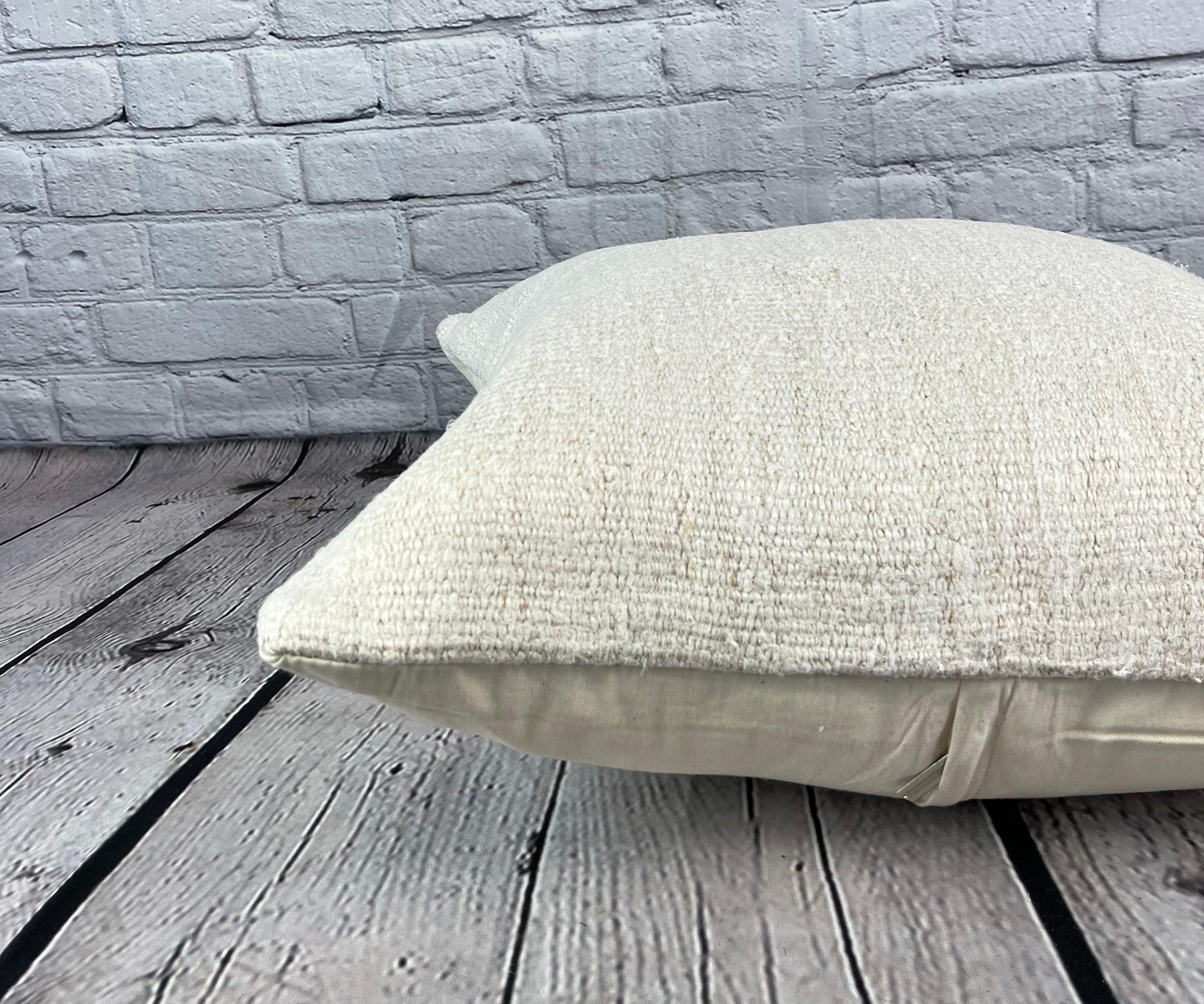 20 x 20 Hemp Türkisches Kissen, natürliches grauweißes Kissen-Kissenbezug #6553 mit natürlichem Saum im Zustand „Neu“ im Angebot in Houston, TX