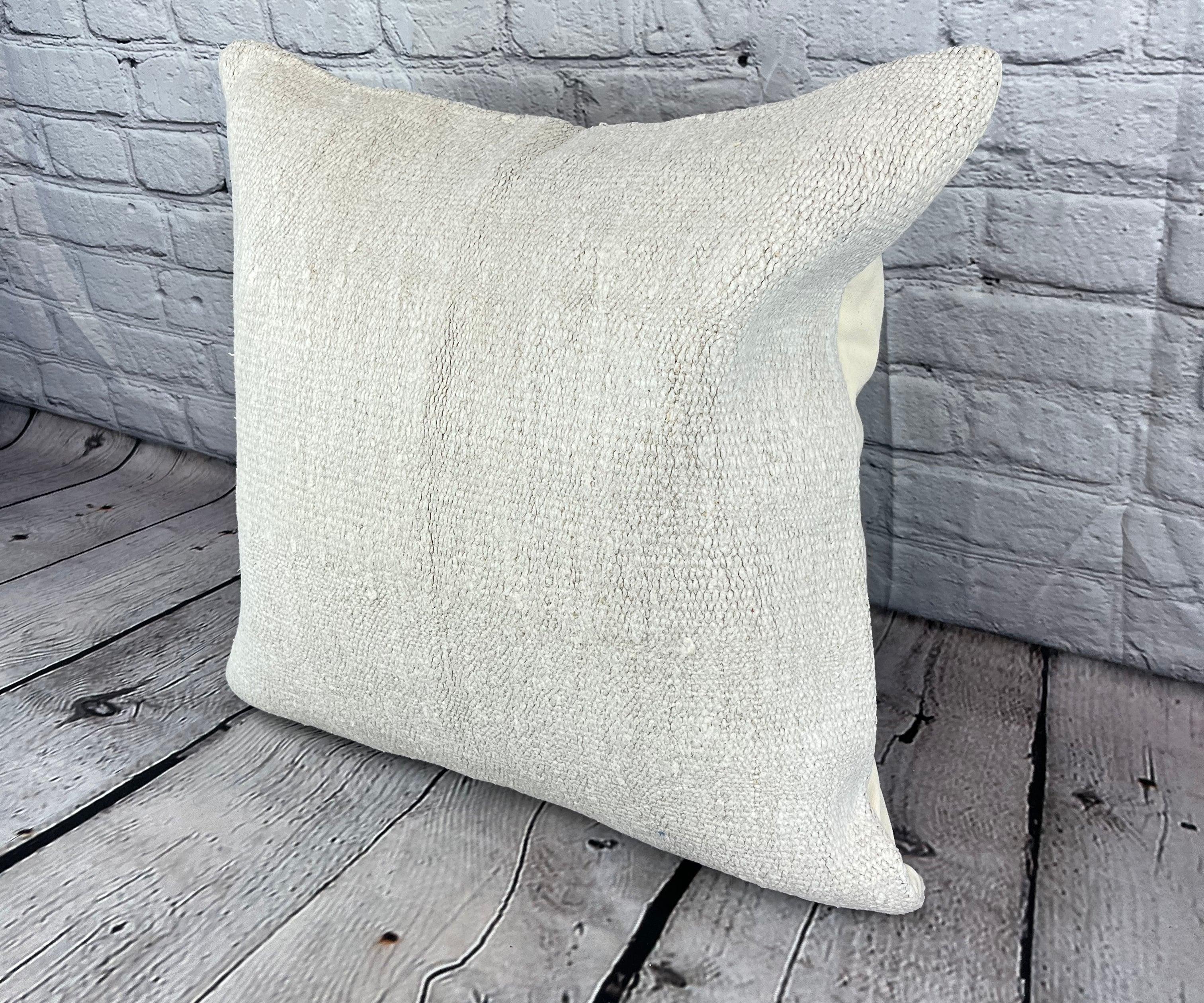 20 x 20 Cuscino in Canapa Cuscino Turco Nature Grigio Bianco Copricuscino #6583 Migliora l'arredamento della tua casa con il nostro Cuscino in Canapa Cuscino Turco. Questo squisito copricuscino, meticolosamente tessuto a mano, aggiunge un tocco di