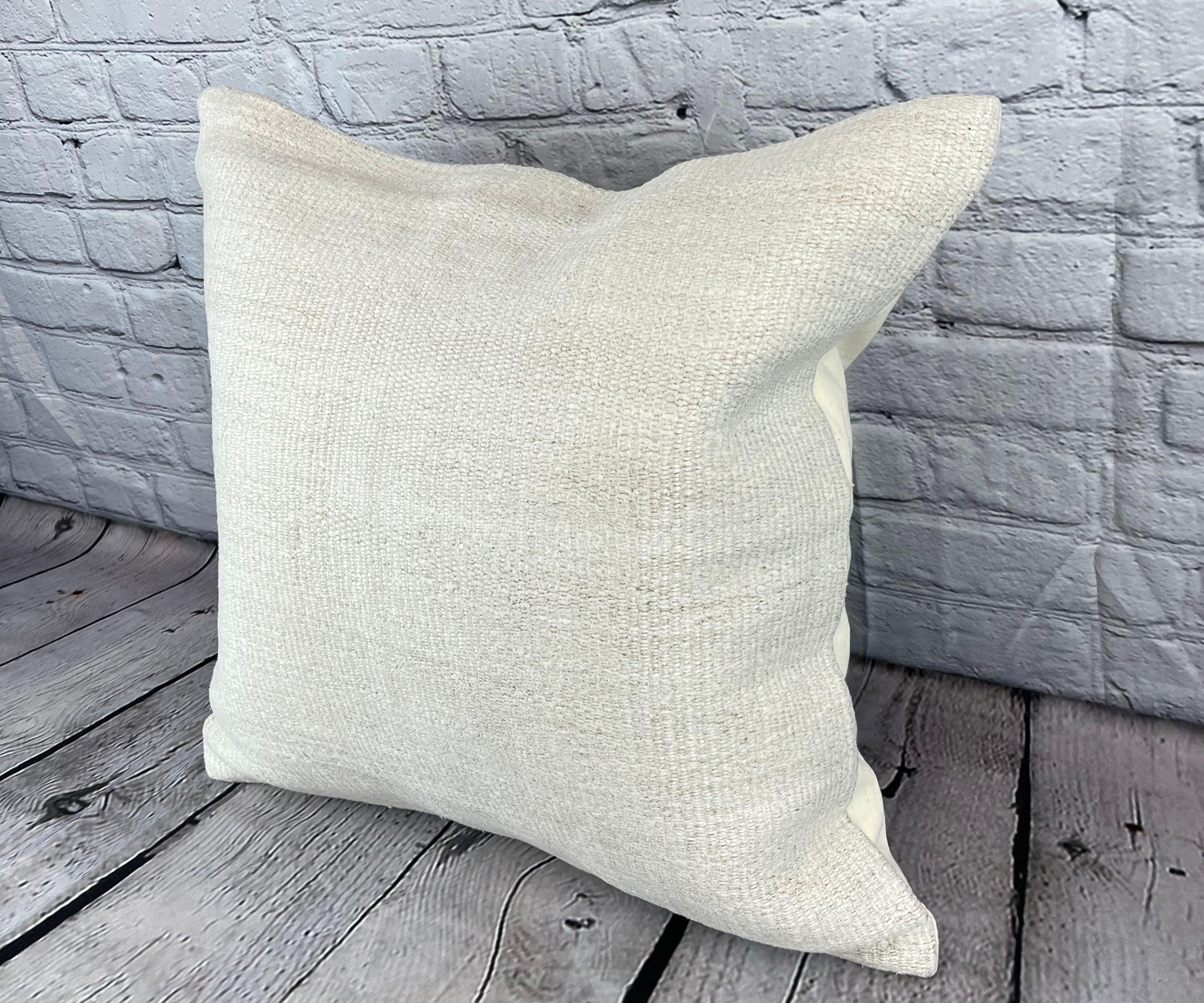 20 x 20 Hemp Pillow Turkish Cushion Natural Grayish White Pillow Cushion Cover #6585 Élevez votre décoration intérieure avec notre Hemp Pillow Turkish Cushion. Cette exquise housse de coussin, méticuleusement tissée à la main, ajoute une touche