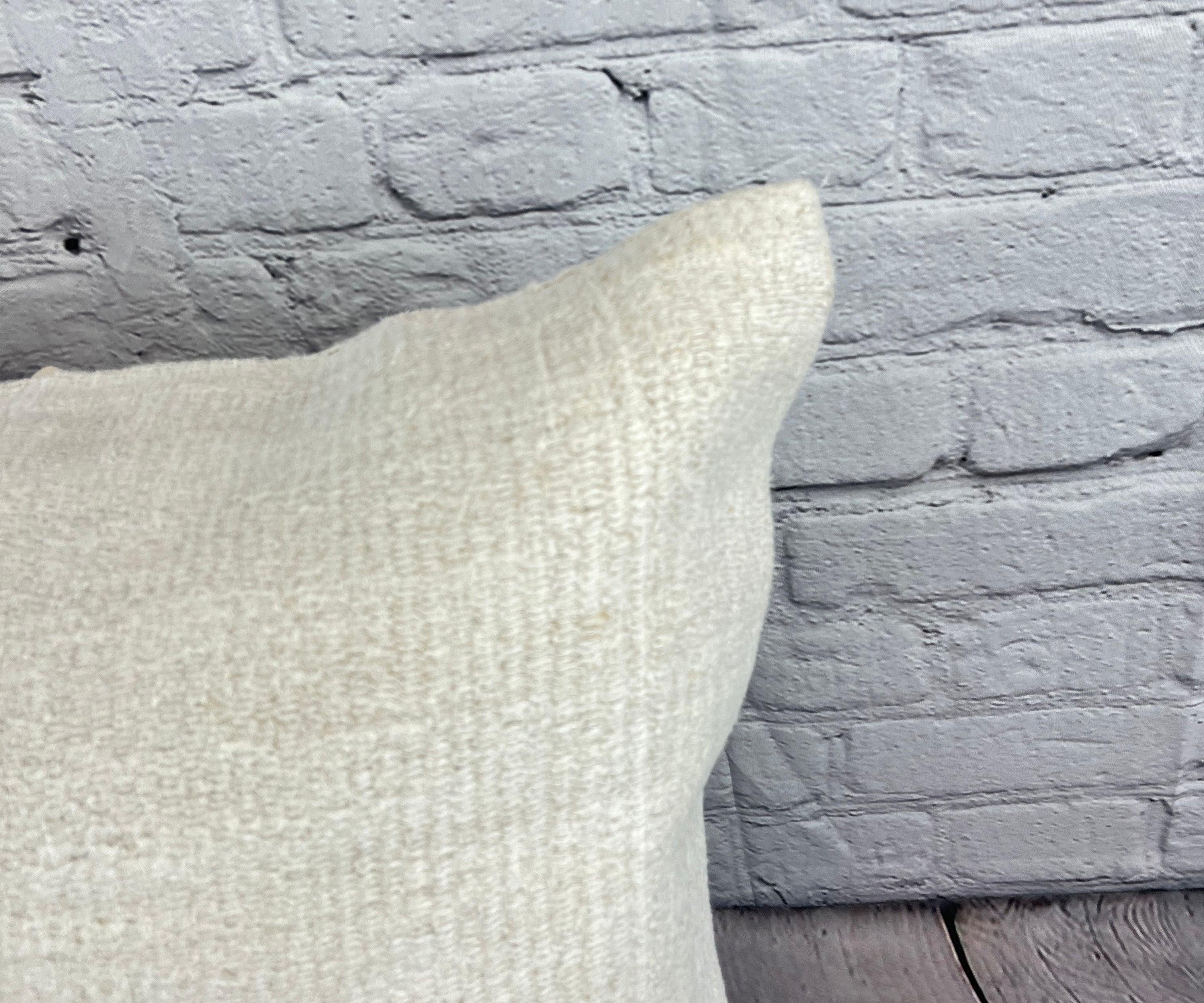 20 x 20 Hemp Türkisches Kissen, natürliches grauweißes Kissen mit Kissenbezug #6590 (Handgeknüpft) im Angebot