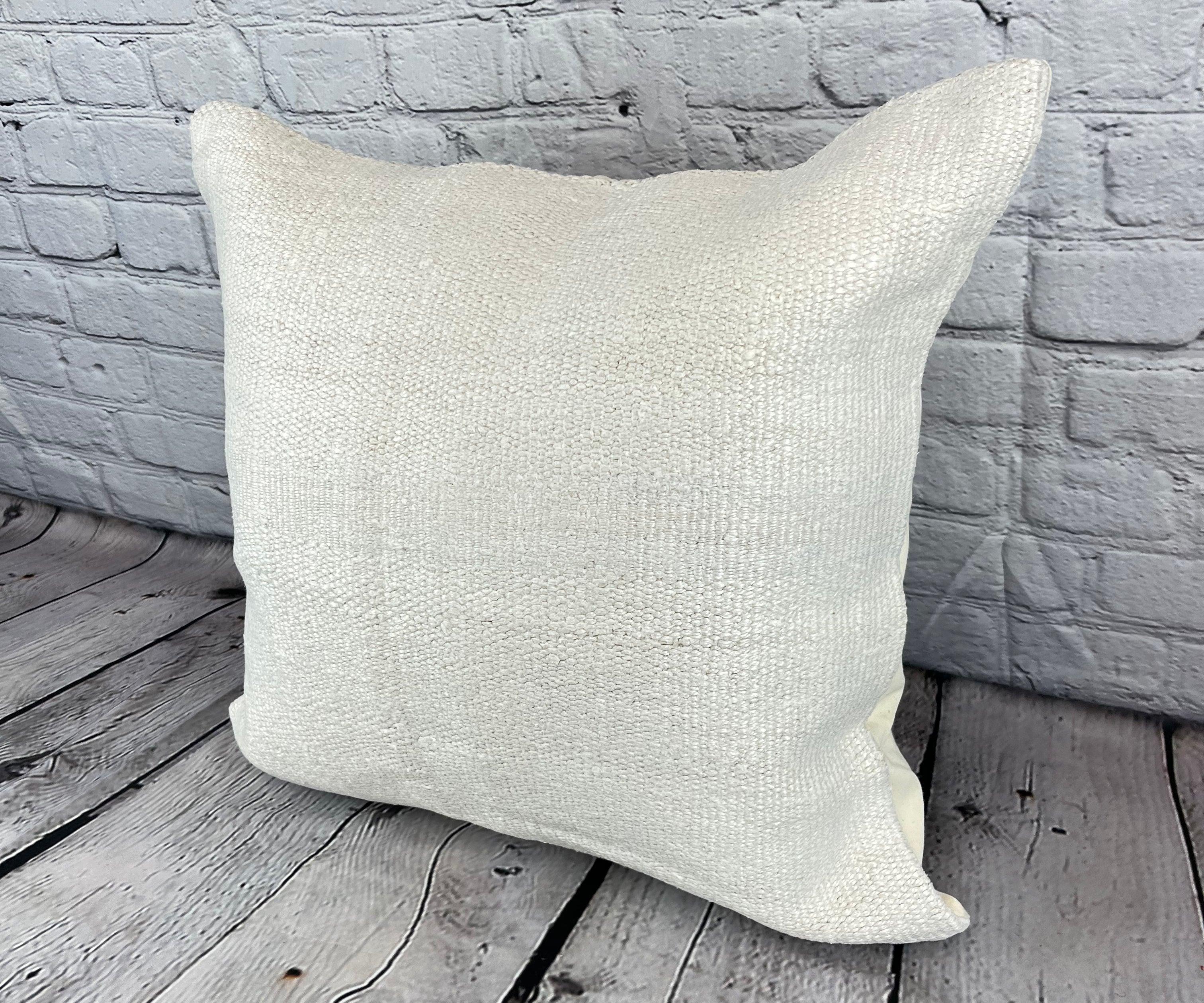 20 x 20 Hemp Pillow Turkish Cushion Natural Grayish White Pillow Cushion Cover #6591 Élevez votre décoration intérieure avec notre Hemp Pillow Turkish Cushion. Cette exquise housse de coussin, méticuleusement tissée à la main, ajoute une touche