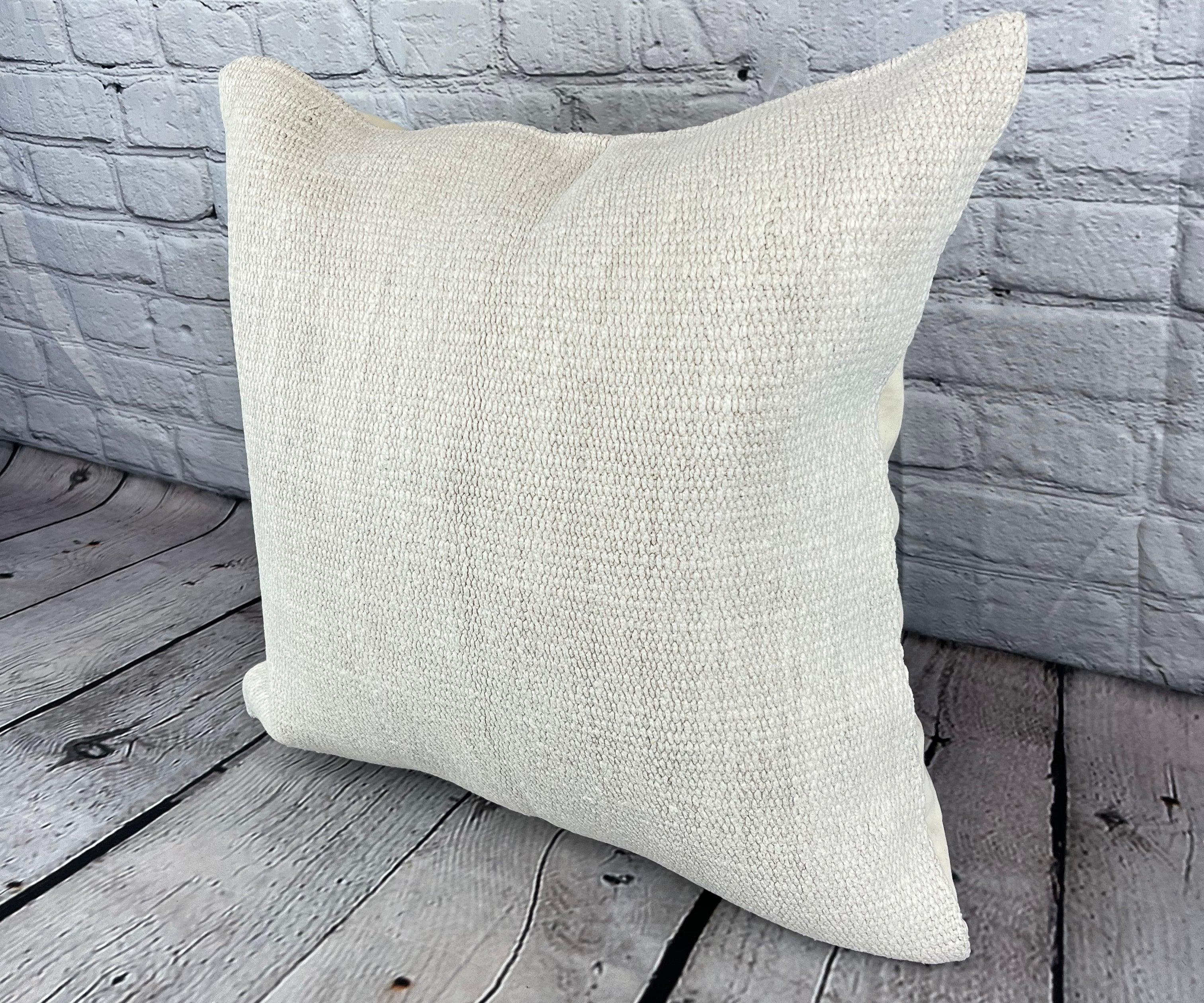 20 x 20 Hemp Pillow Turkish Cushion Natural Grayish White Pillow Cushion Cover #6602 Élevez votre décoration intérieure avec notre Hemp Pillow Turkish Cushion. Cette exquise housse de coussin, méticuleusement tissée à la main, ajoute une touche