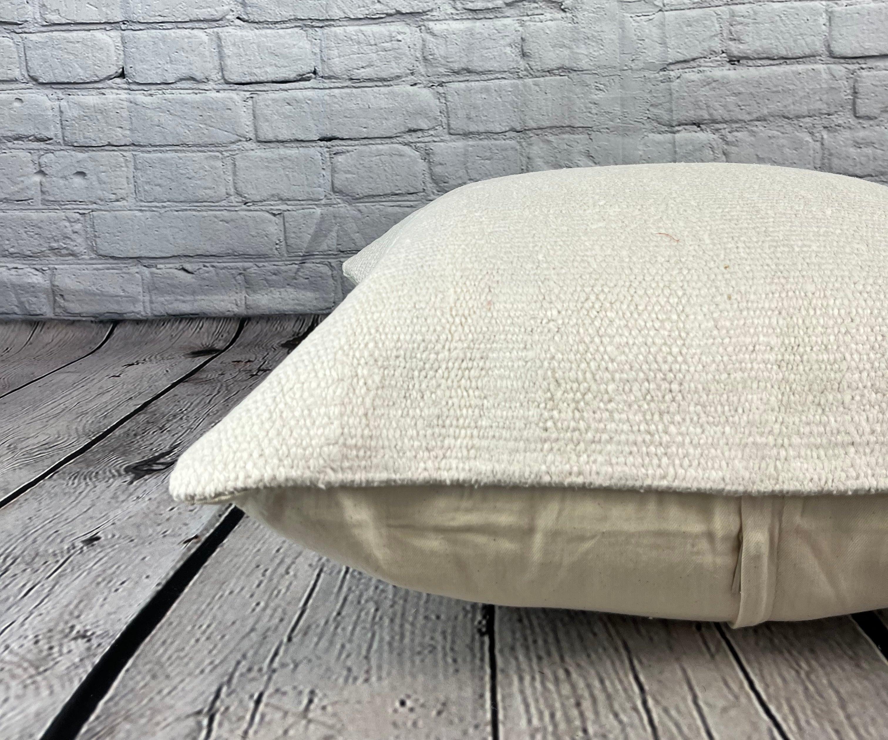 Annodato a mano Cuscino turco in canapa 20 x 20 Nature grigio-bianco Copricuscino #6605 in vendita